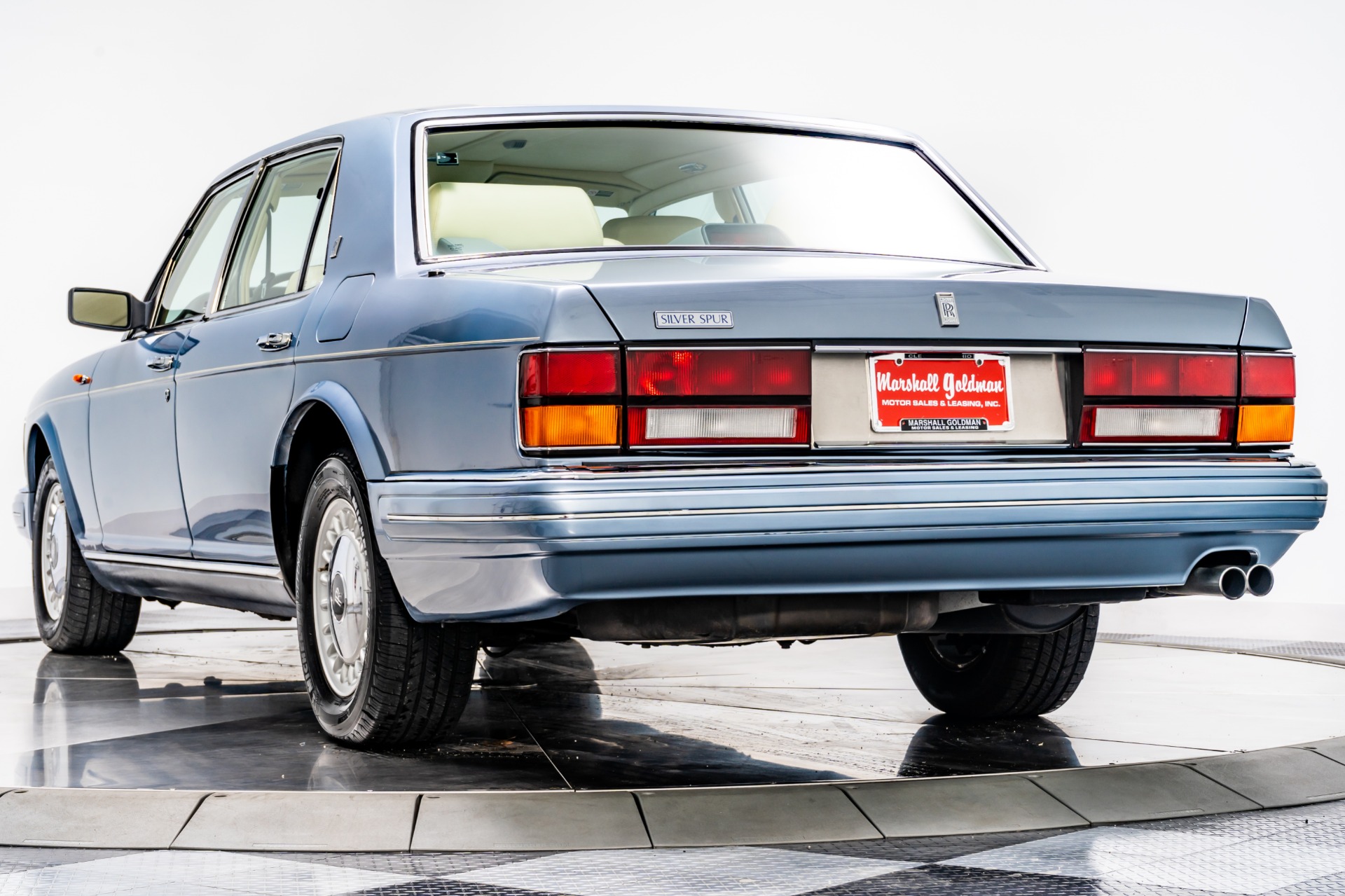 Fountain Blue Rolls-Royce Silver Spur with Magnolia Interior For