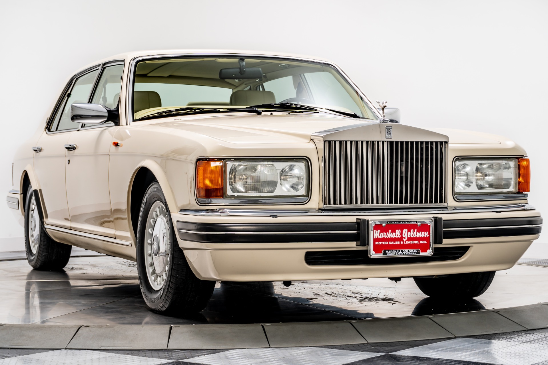 Magnolia Rolls-Royce Silver Spur with Magnolia Interior For Sale