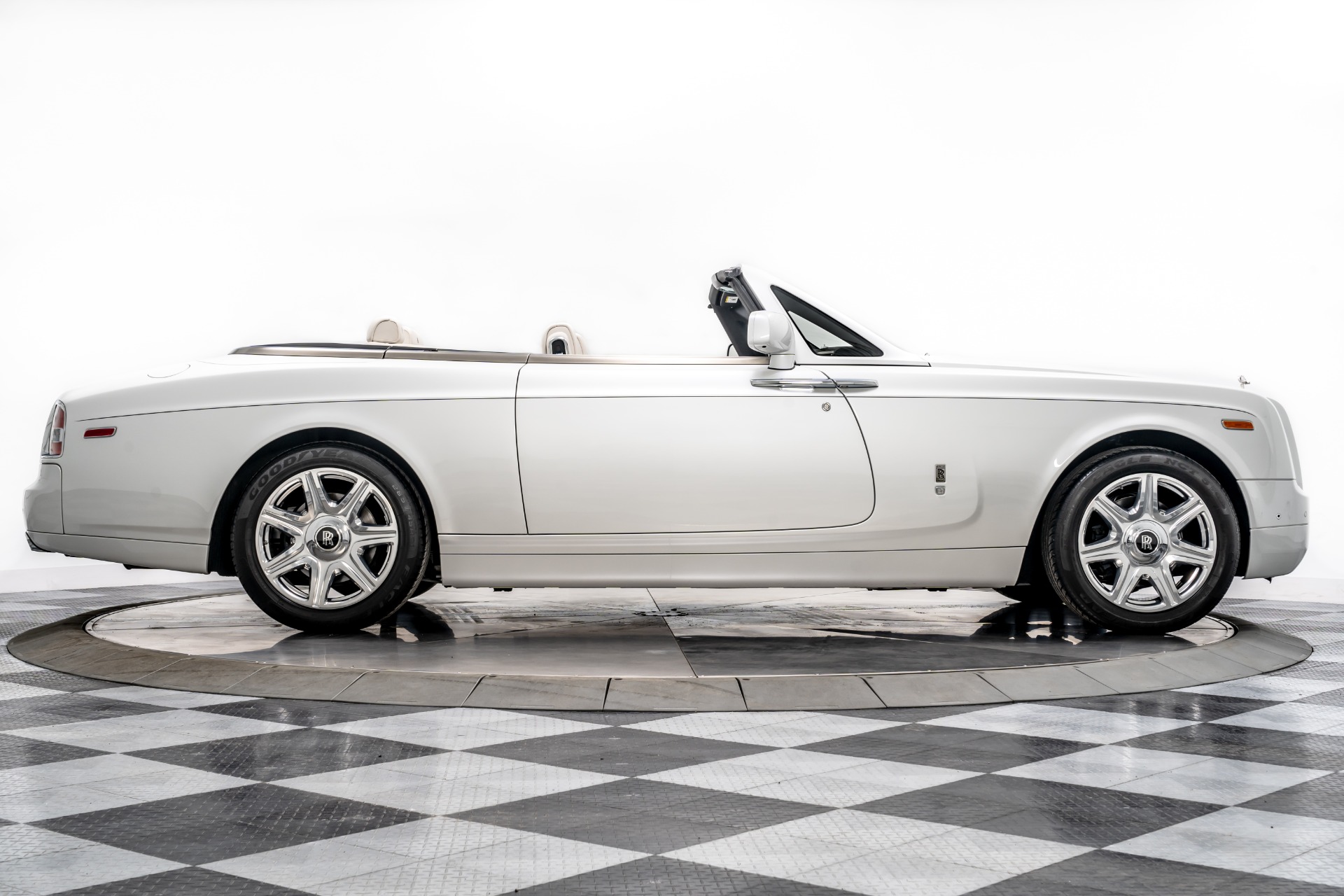 Alain Class Motors  ROLLSROYCE Phantom Coupe