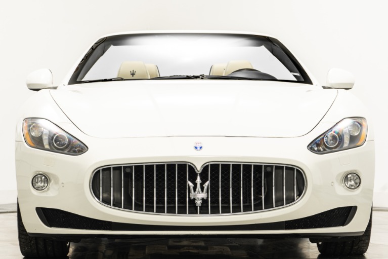 Bianco Eldorado Maserati GranTurismo Convertible with Pearl Beige