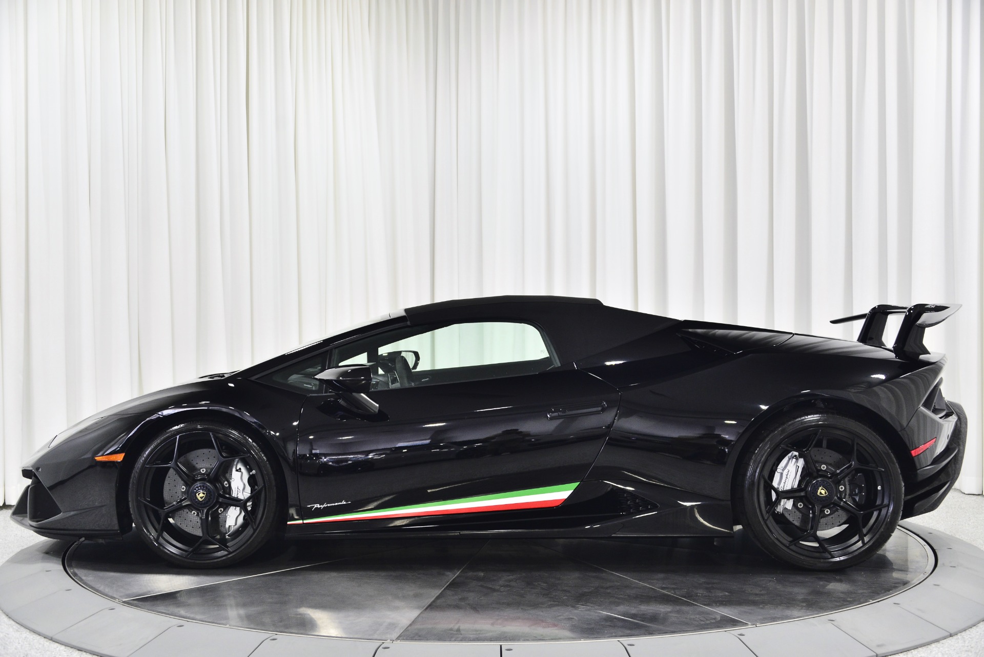 Nero Noctis Lamborghini Huracan LP 640-4 Performante Spyder with