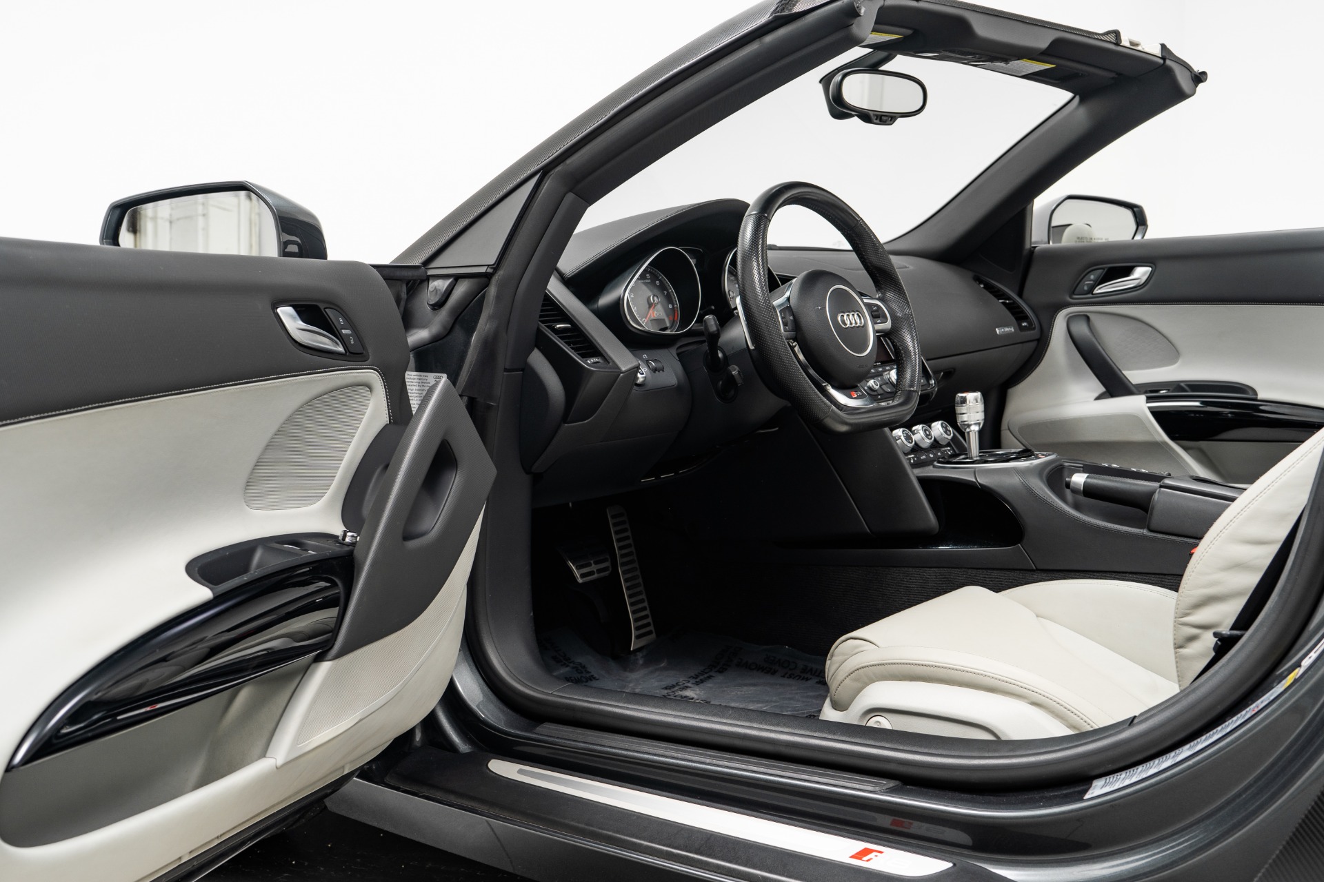 Audi R8 Spyder White Interior