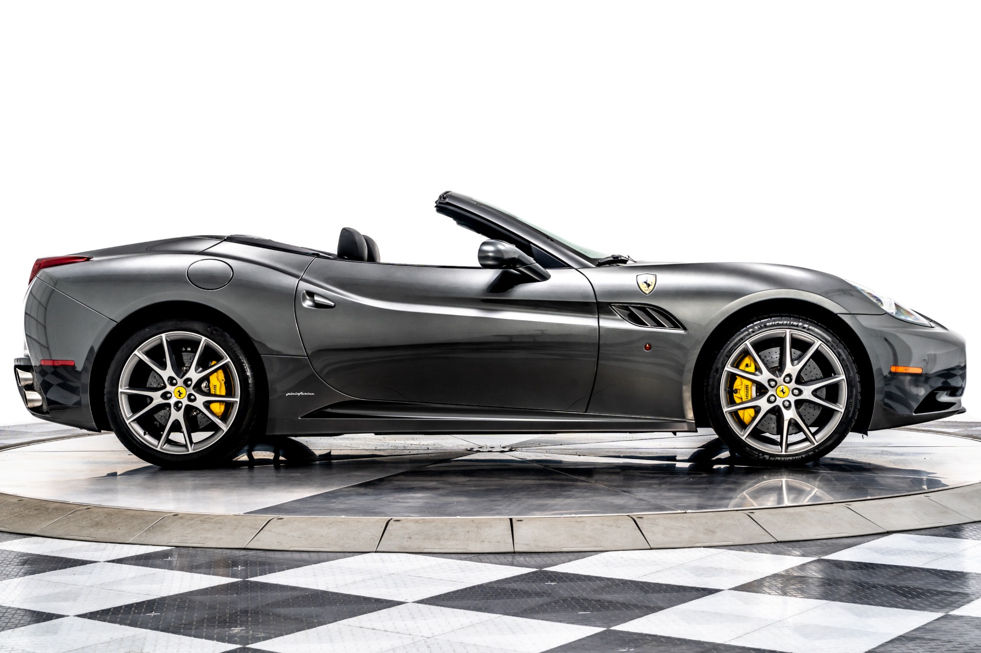 Ferrari California カタログ 1280px-Ferrari_California_T_(