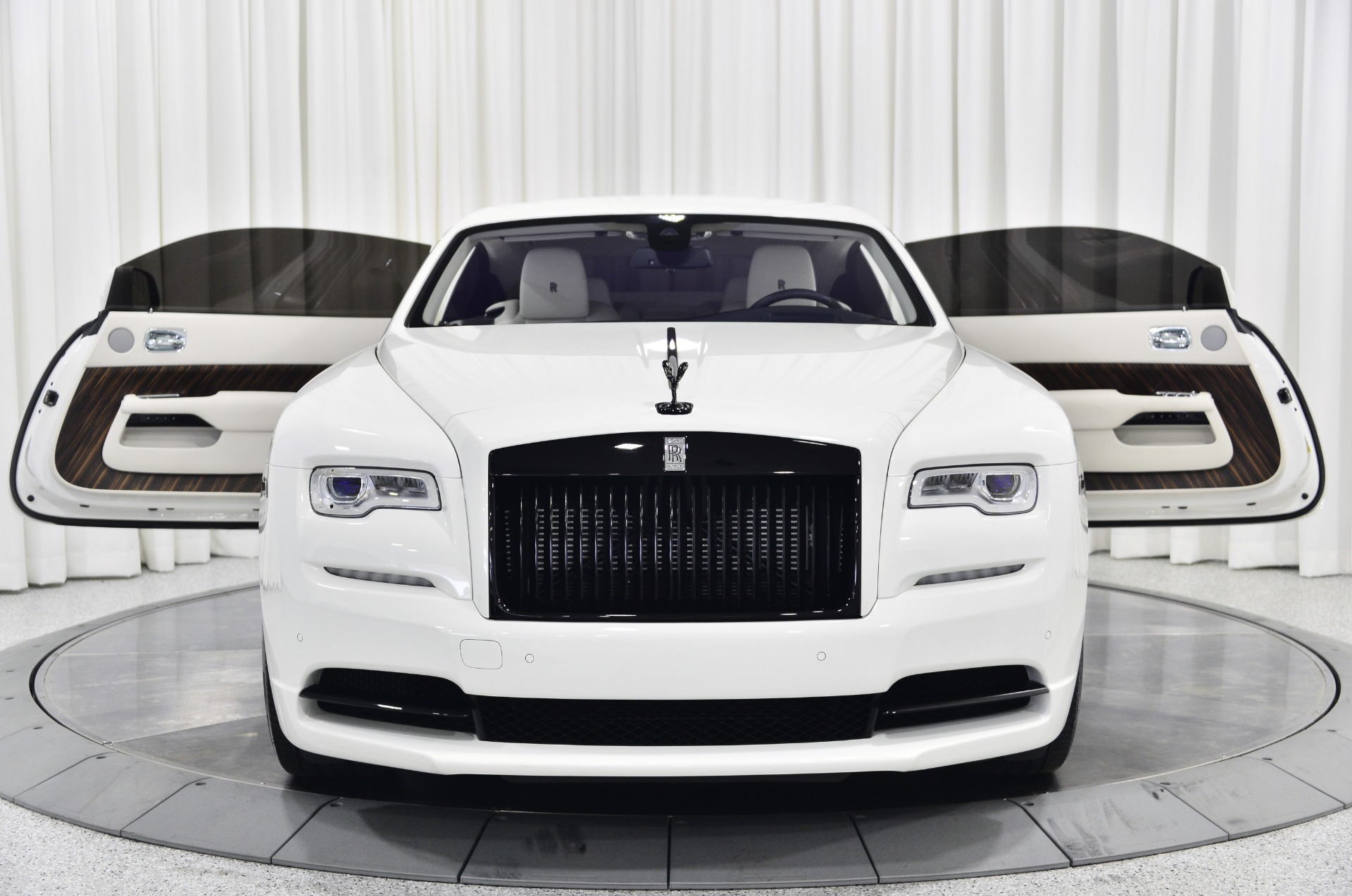 Siêu coupe RollsRoyce Wraith cuốn hút không kém Phantom 2018