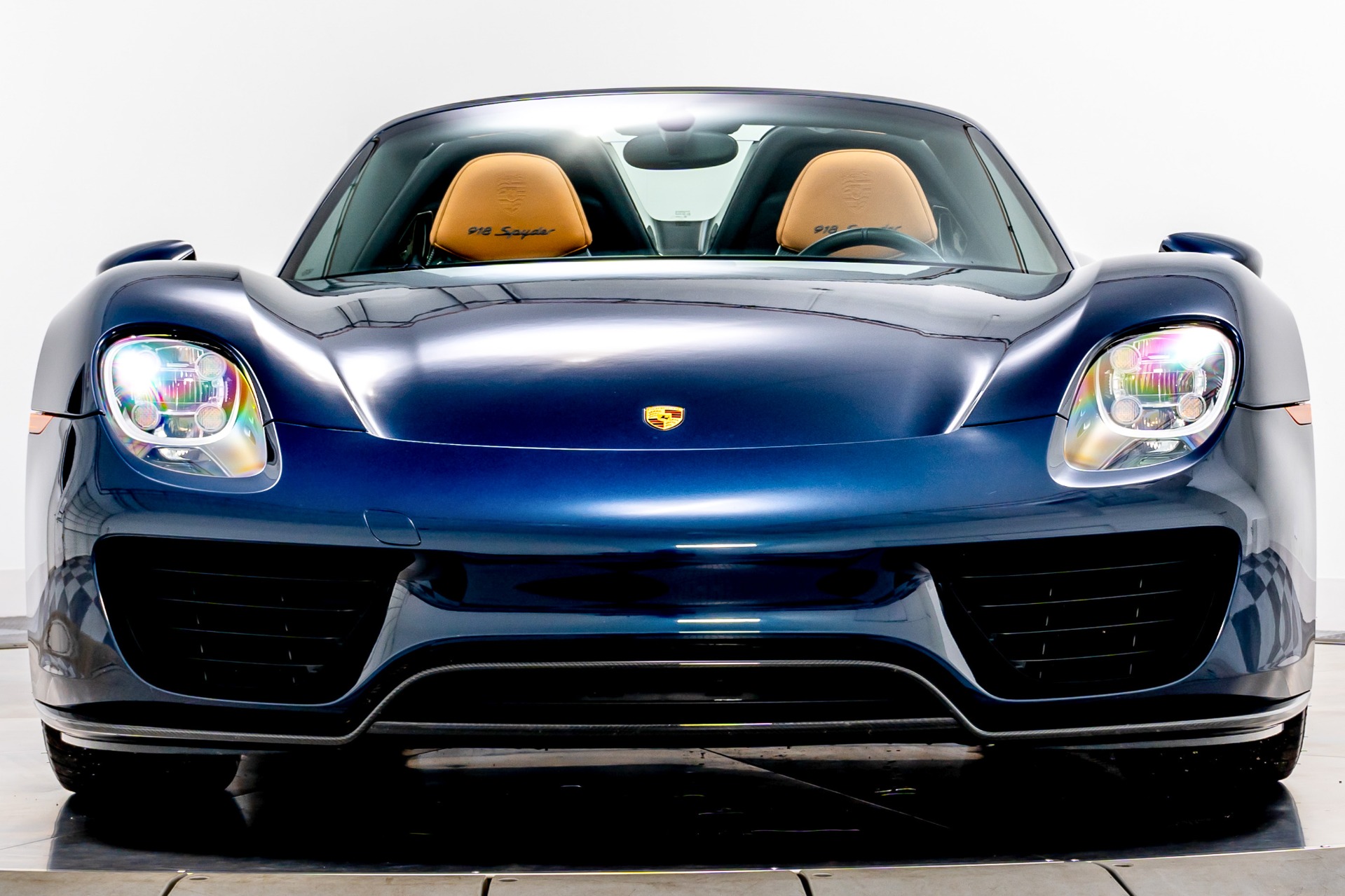 Dark Blue Metallic Porsche 918 Spyder with Beige Interior For Sale