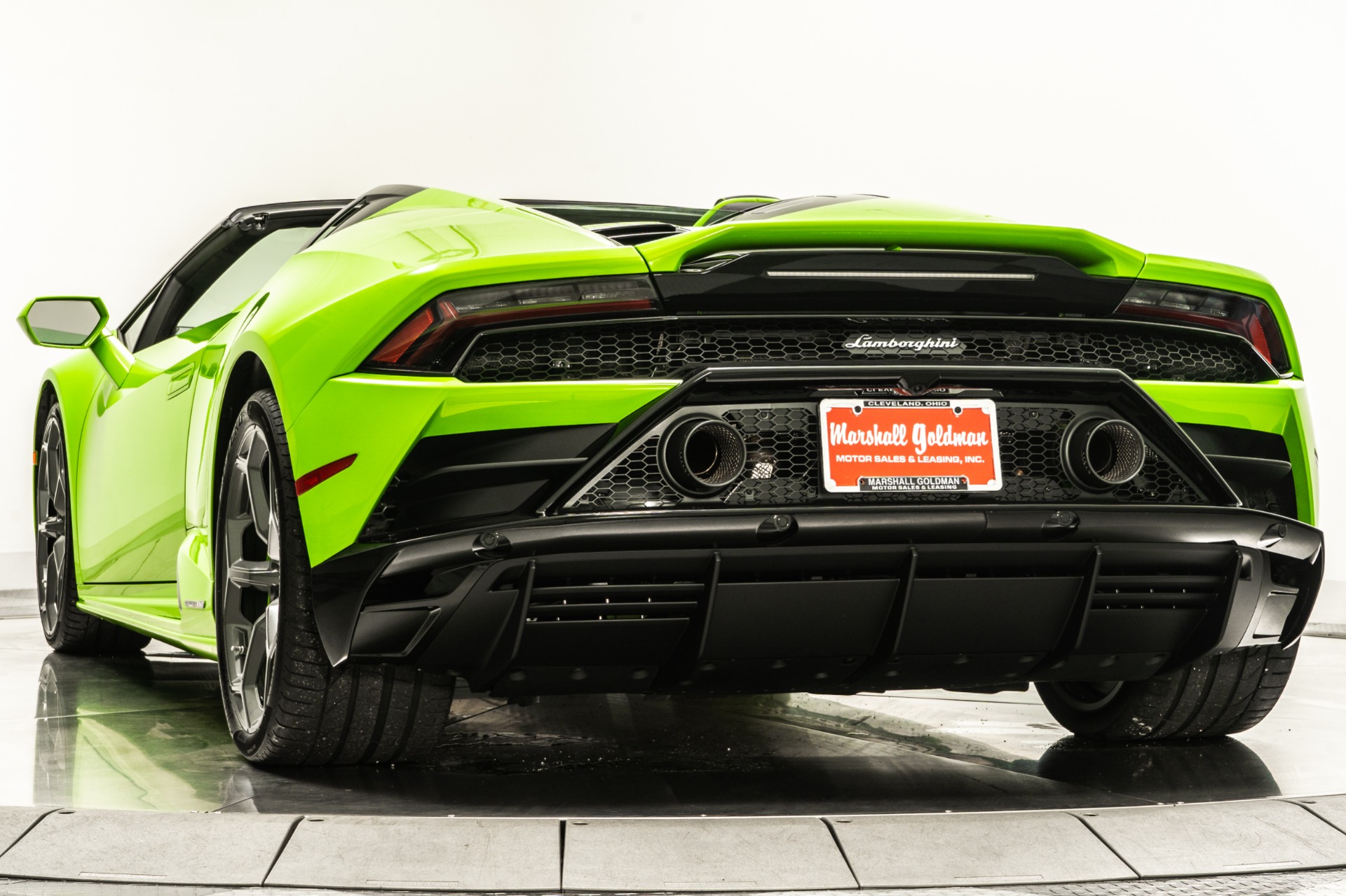 Verde Mantis Lamborghini Huracan LP 640-4 EVO Spyder with Nero Ade