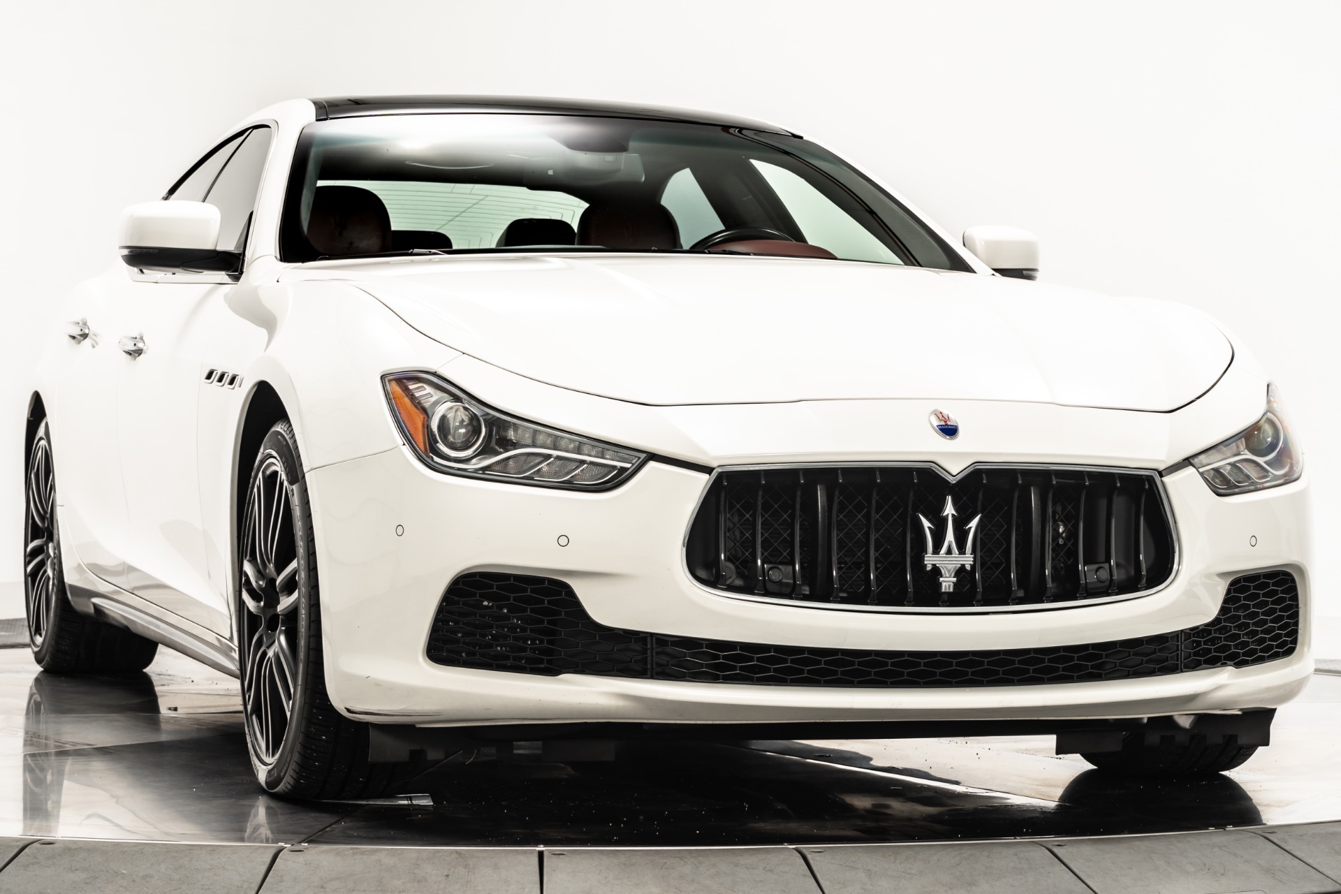 Bianco Alpi Maserati Ghibli S Q4 with Rosso Trofeo Interior For