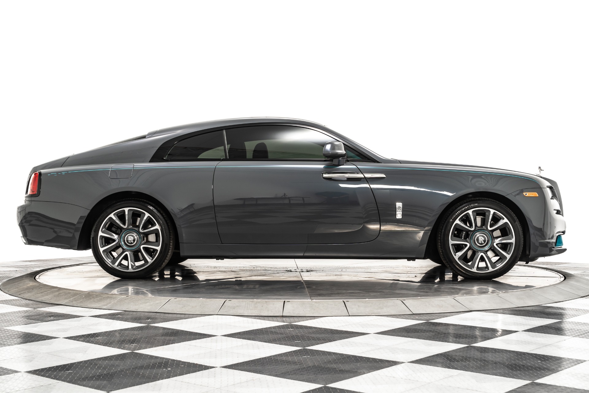 RollsRoyce Wraith lướt tại Dubai được chào bán hơn 9 tỷ khi về Việt Nam   Xe siêu sang giá mềm cho giới nhà giàu