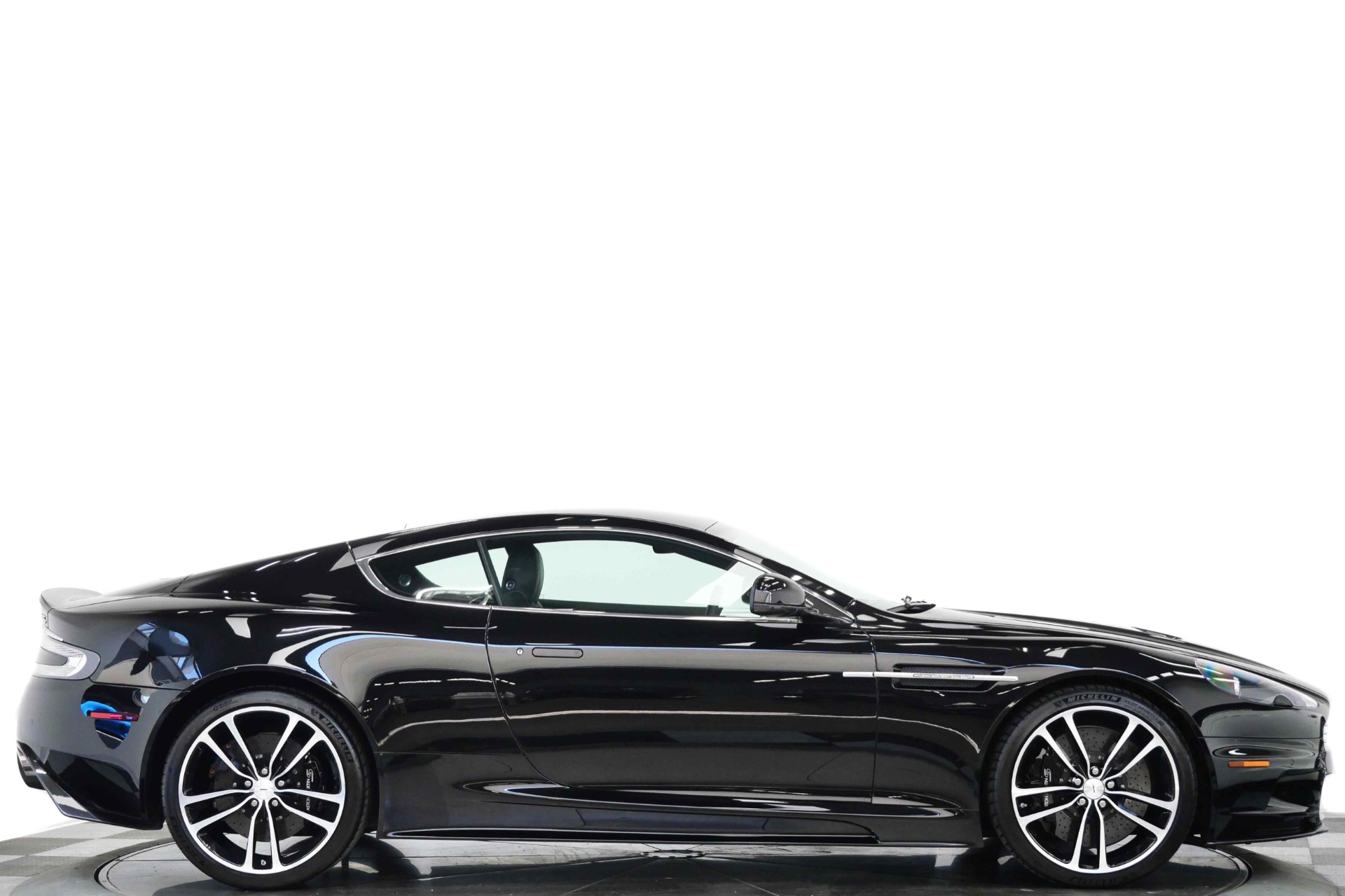Aston Martin Dbs Black Edition aston-martin-dbs-black-edition