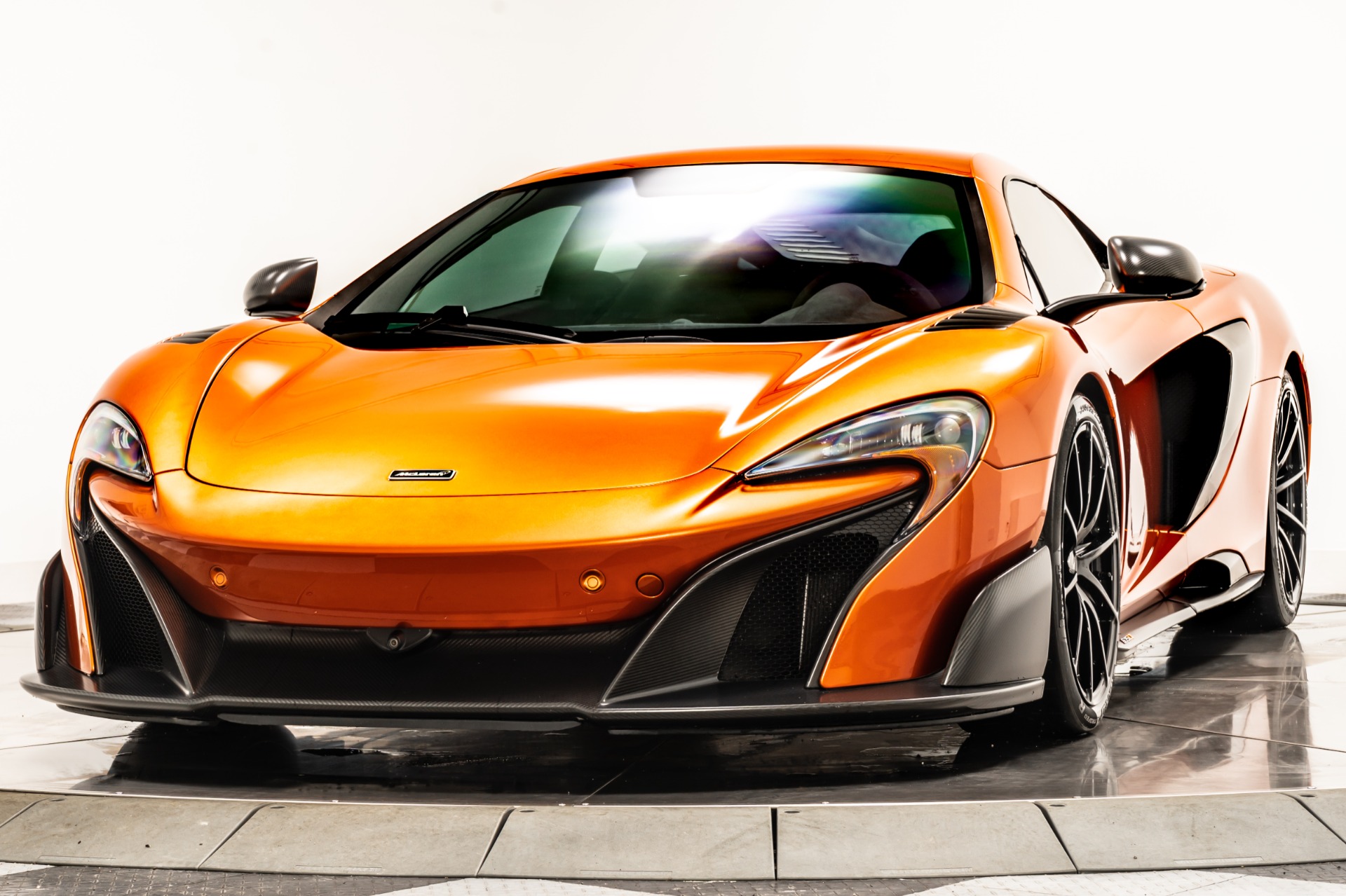 Volcano Orange McLaren 675LT with Carbon Black Interior For Sale