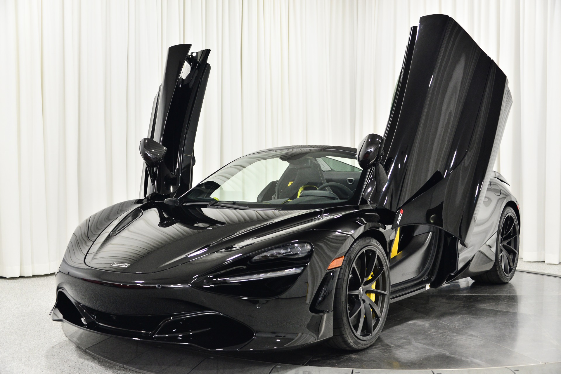 Onyx Black McLaren 720S Performance Spider with Carbon Black