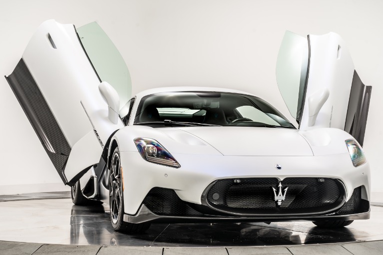 Bianco Audace matte Maserati MC20 with Nero/Blue Cielo Interior