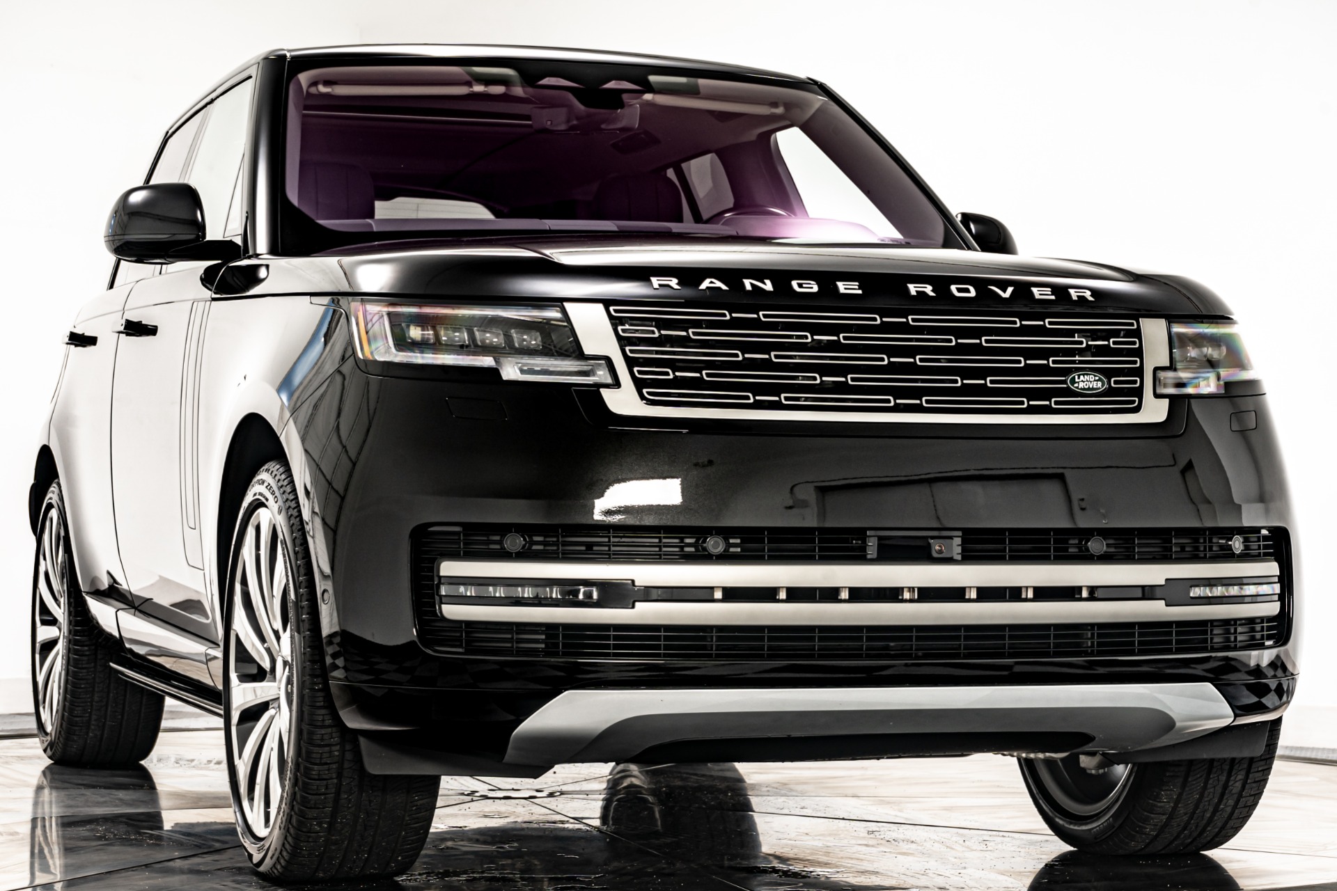 Santorini Black Metallic Land Rover Range Rover P400 SE with Ebony