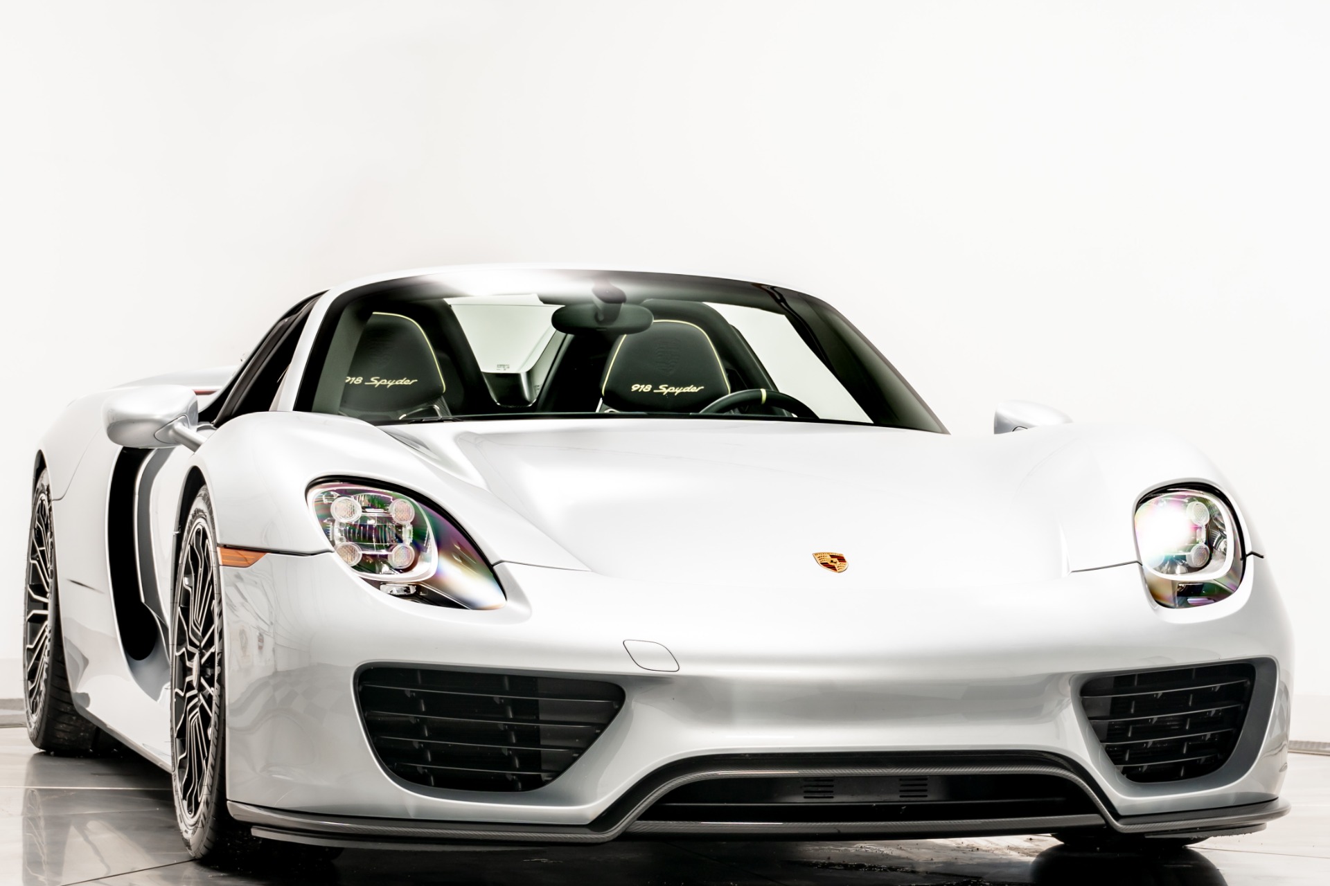 Rhodium Silver Metallic Porsche 918 Spyder with Onyx Black