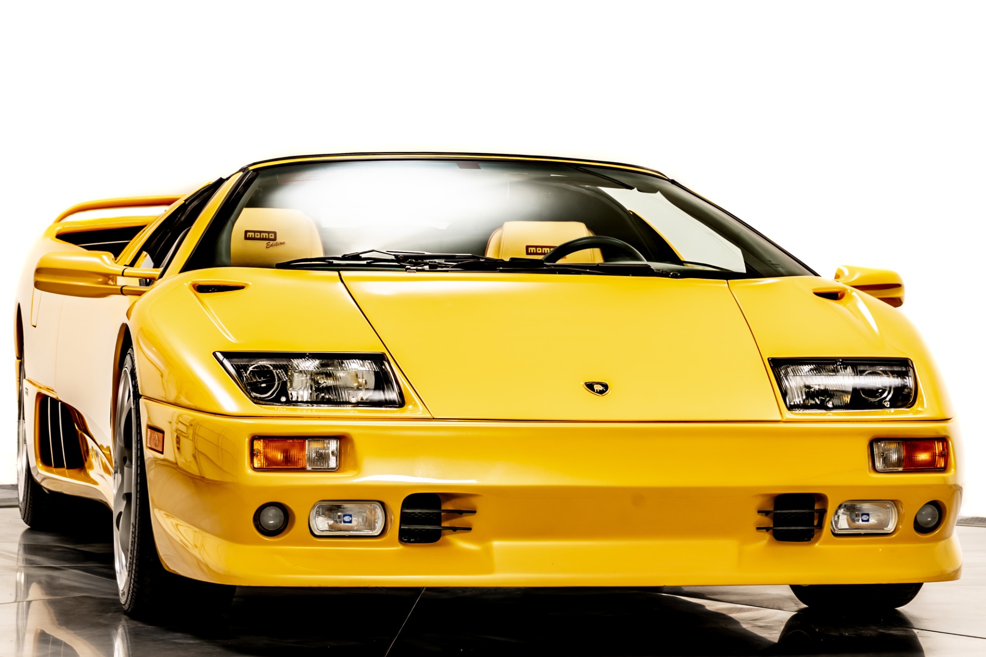Giallo Flash Lamborghini Diablo VT Roadster Momo Edition with
