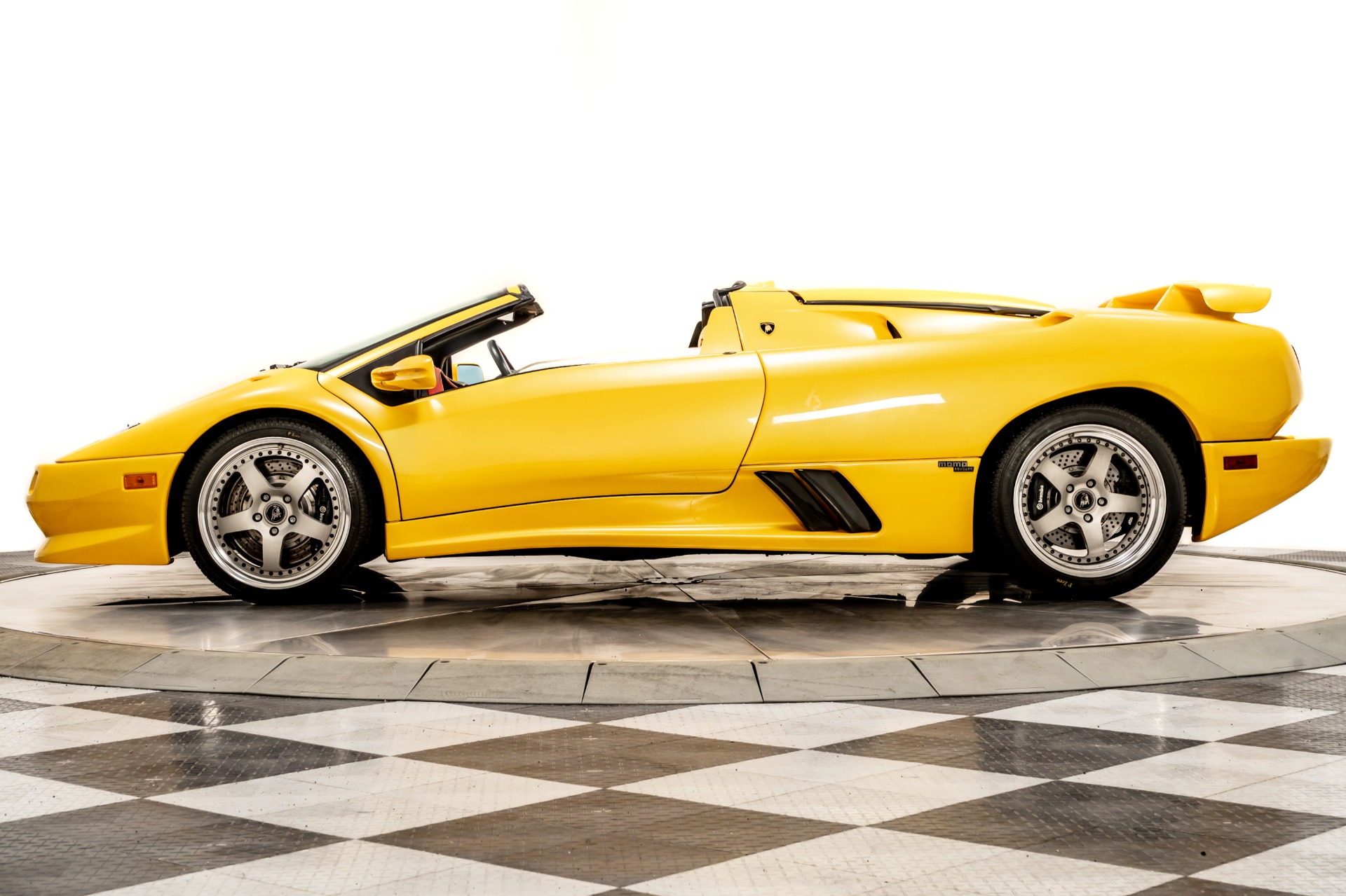 Giallo Flash Lamborghini Diablo VT Roadster Momo Edition with