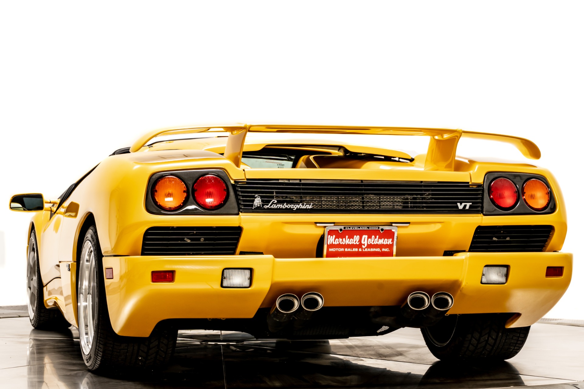 Giallo Flash Lamborghini Diablo VT Roadster Momo Edition with