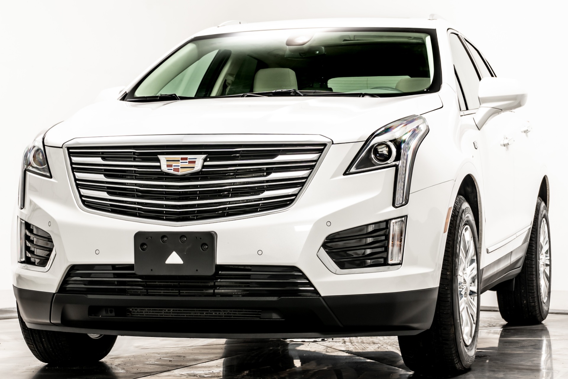 Crystal White Tricoat Cadillac XT5 Luxury AWD with Cirrus w/Dark