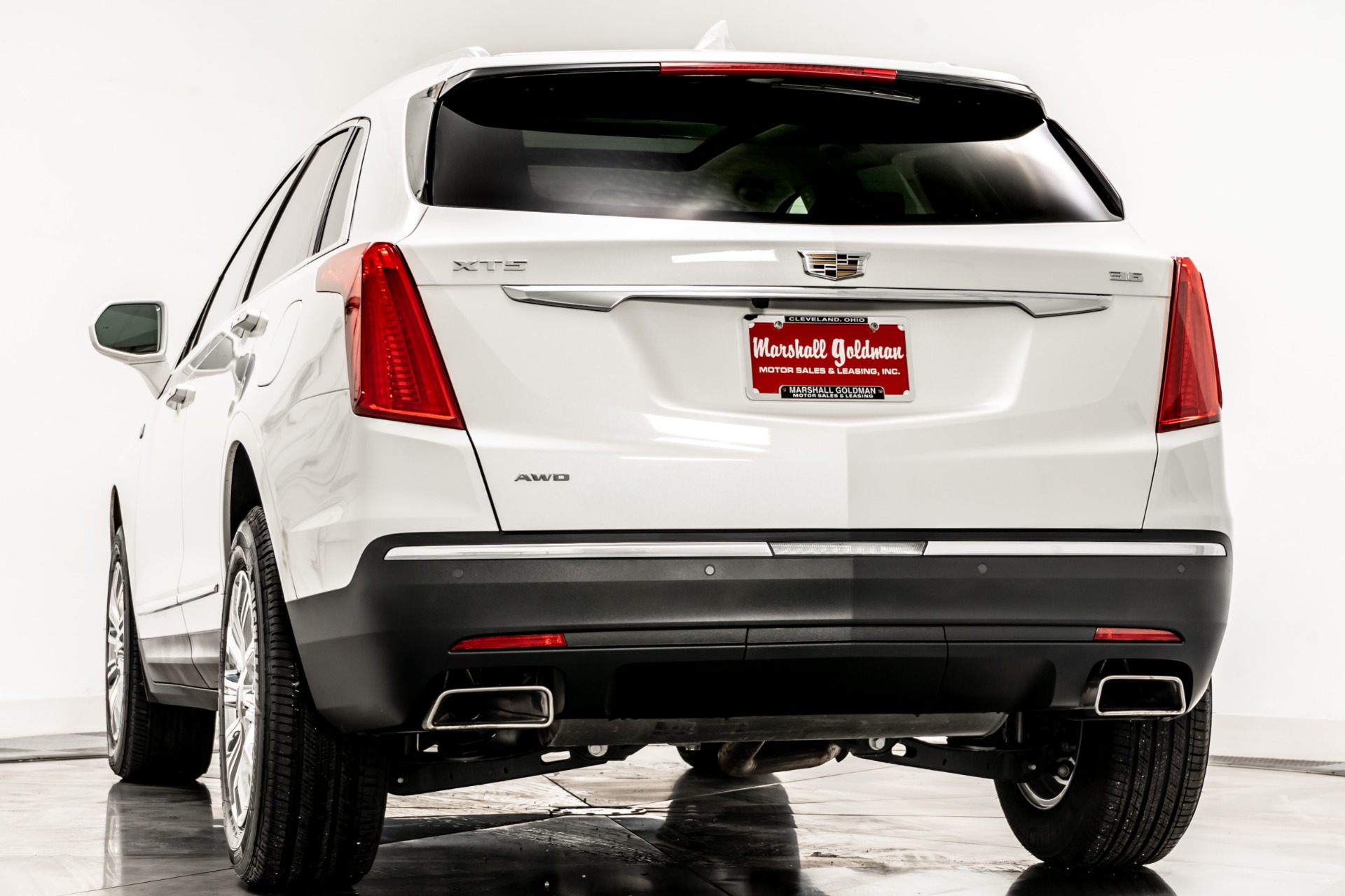 Crystal White Tricoat Cadillac XT5 Luxury AWD with Cirrus w/Dark