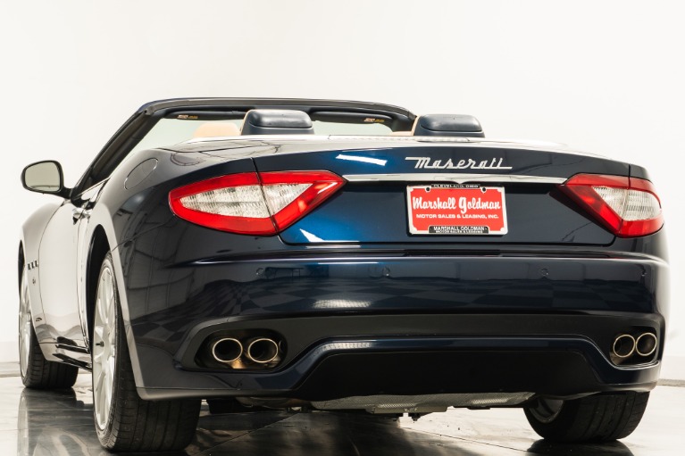 Blu Oceano Maserati GranTurismo Convertible S with Pearl Beige