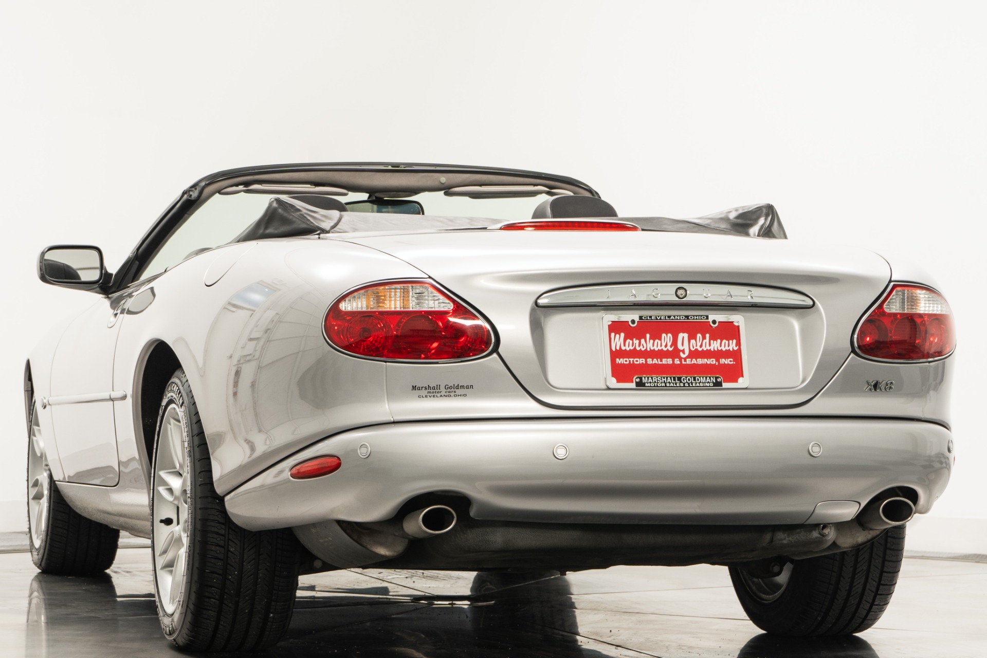 Jaguar V2 GMK Wild シルバー 未使用 オークション Titanium Jaguar XK8 Convertible with Charcoal Interior For Sale
