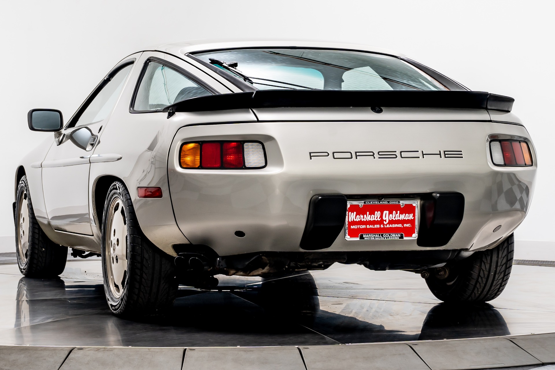 1984 Porsche 928 Specs