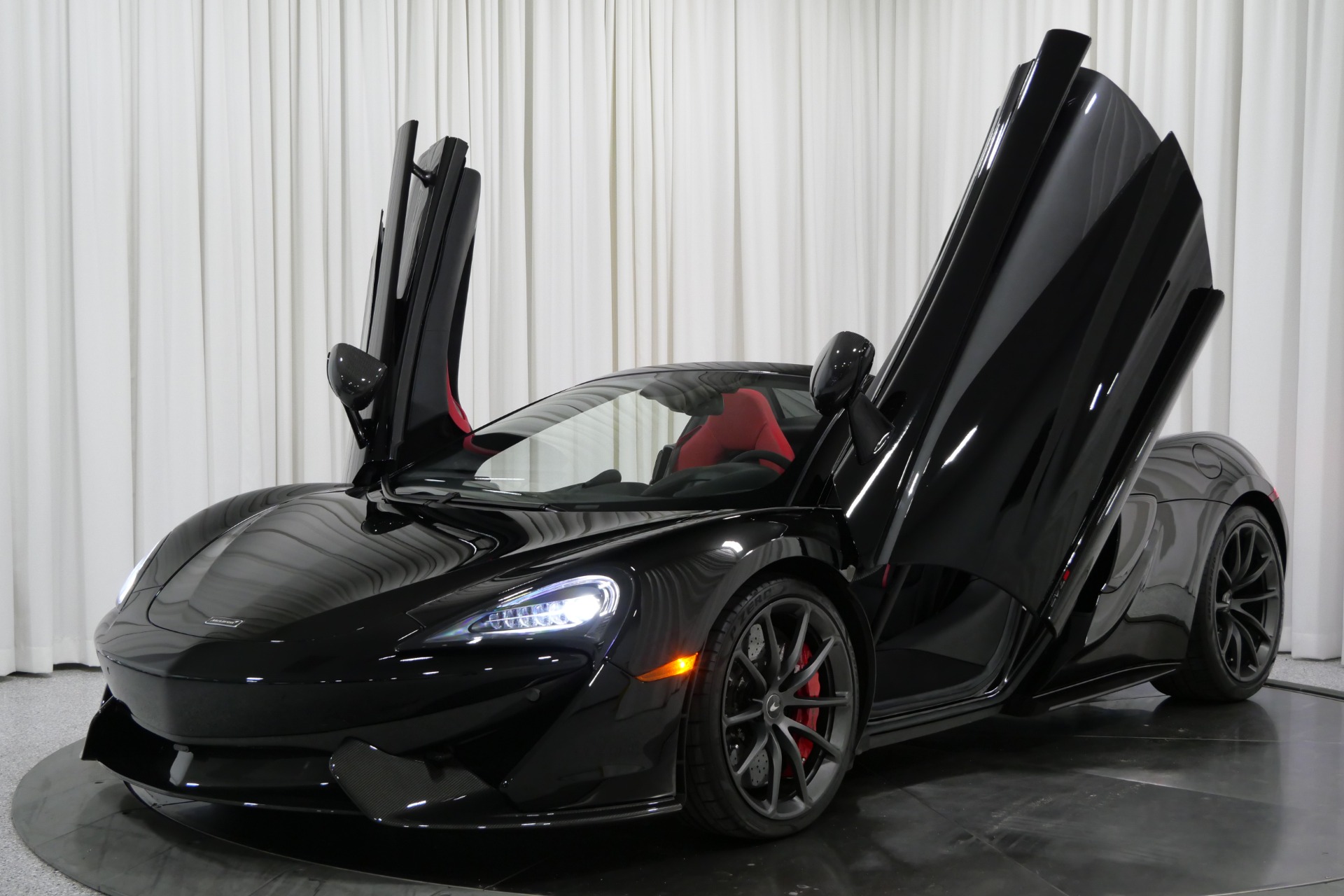 Onyx Black McLaren 570S Spider with Carbon Black Interior For Sale