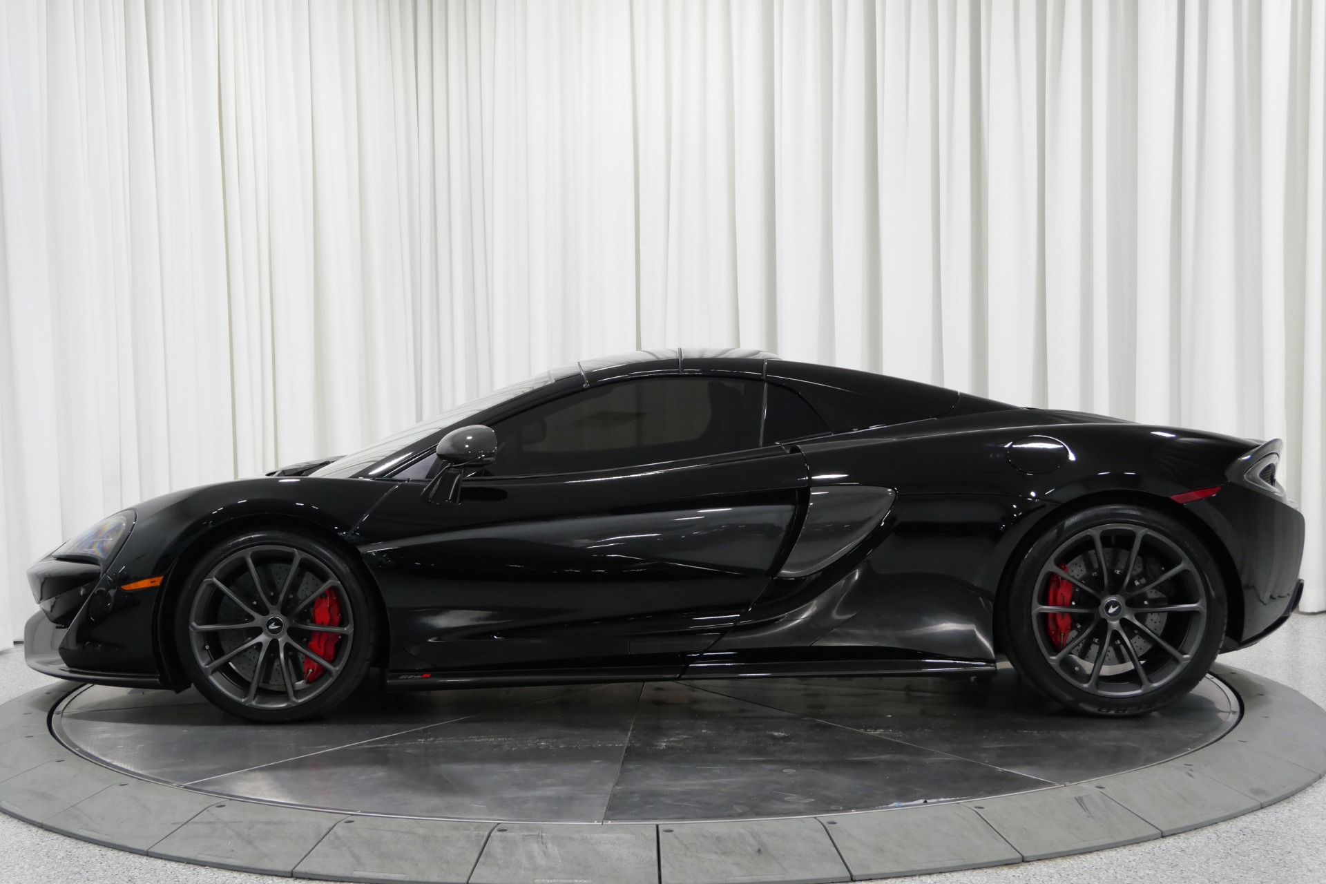Onyx Black McLaren 570S Spider with Carbon Black Interior For Sale