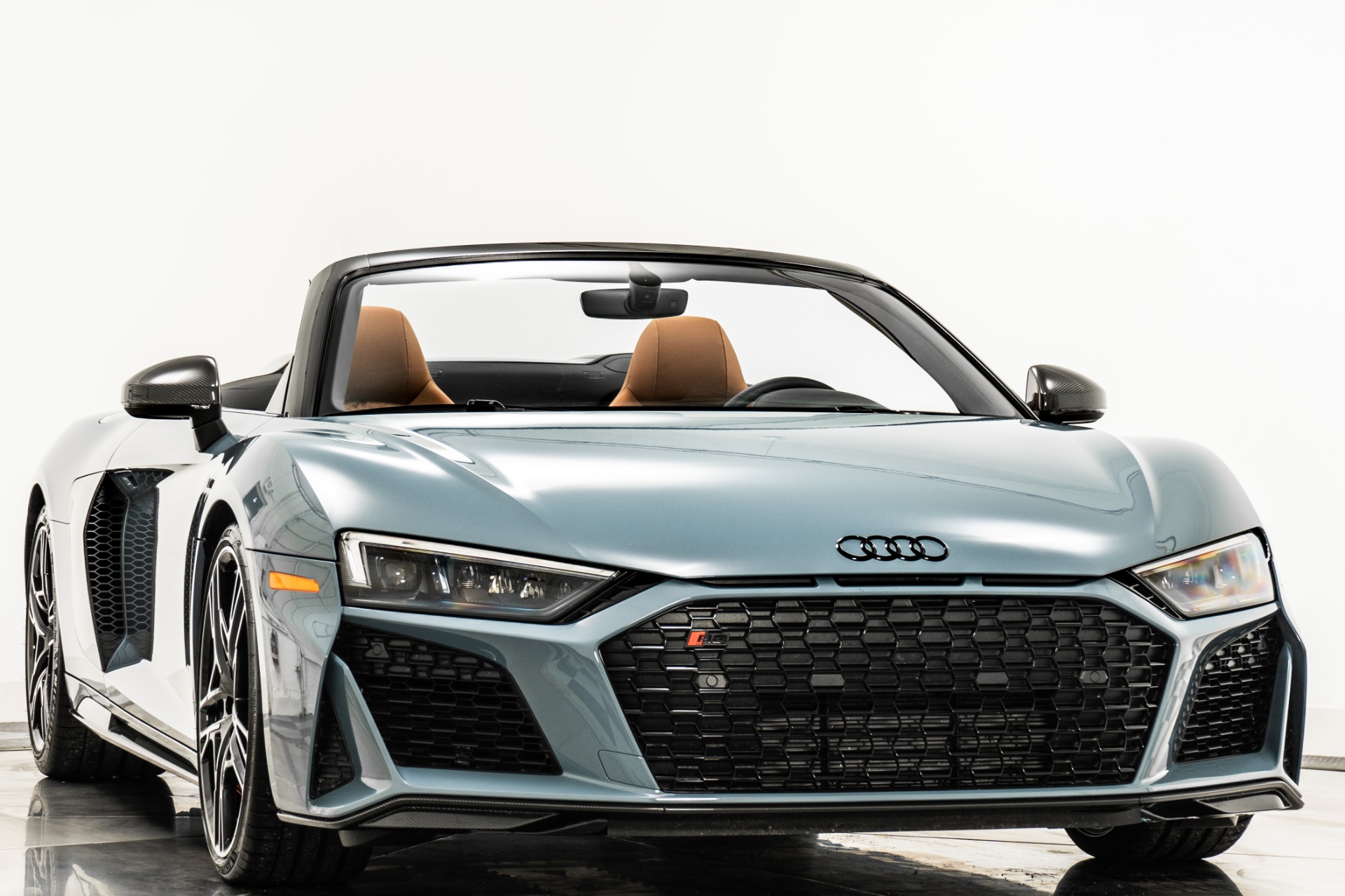 Kemora Gray Metallic Audi R8 V10 performance quattro Spyder with