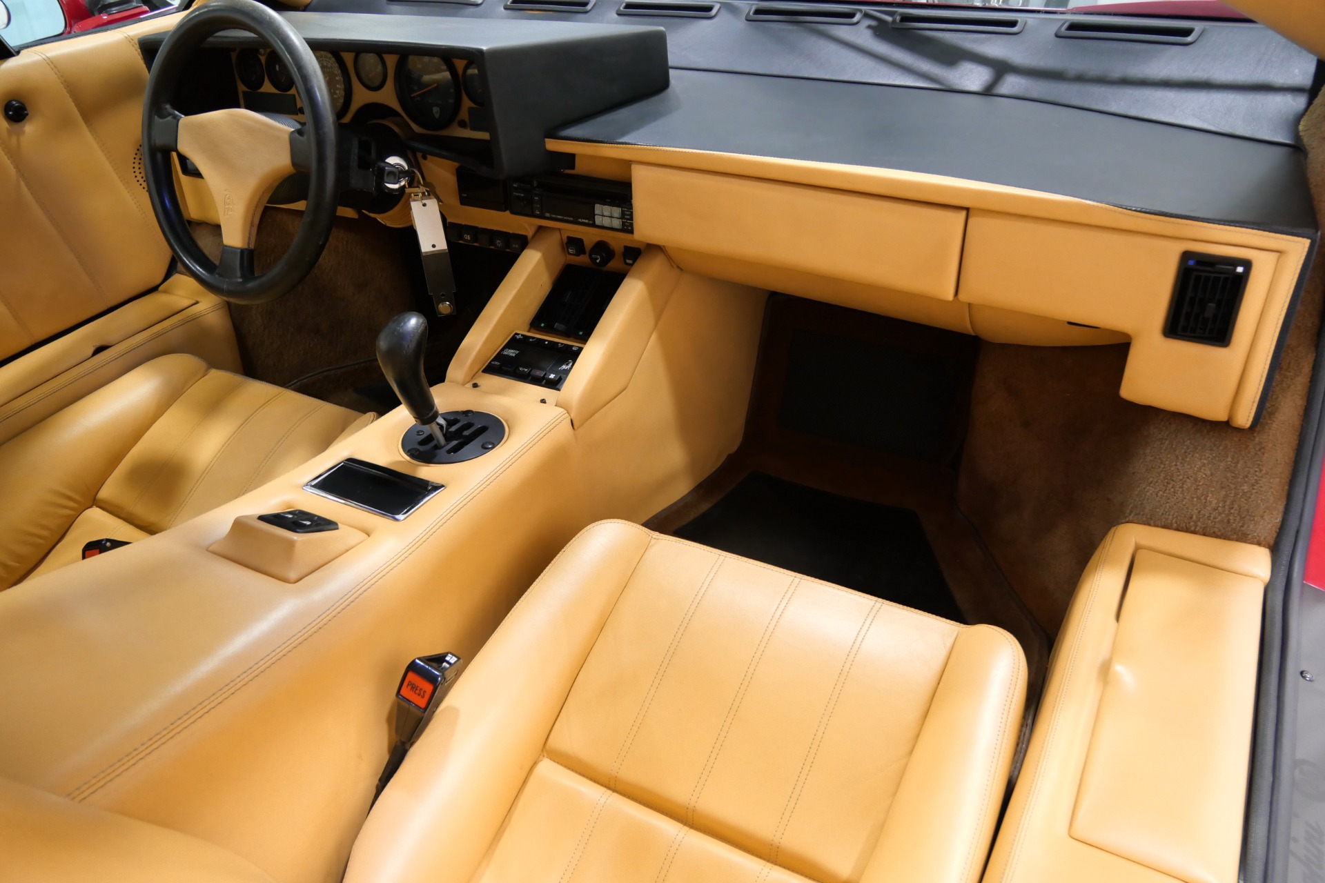 COUNTACH テーブル 1989-lamborghini-countach-25th