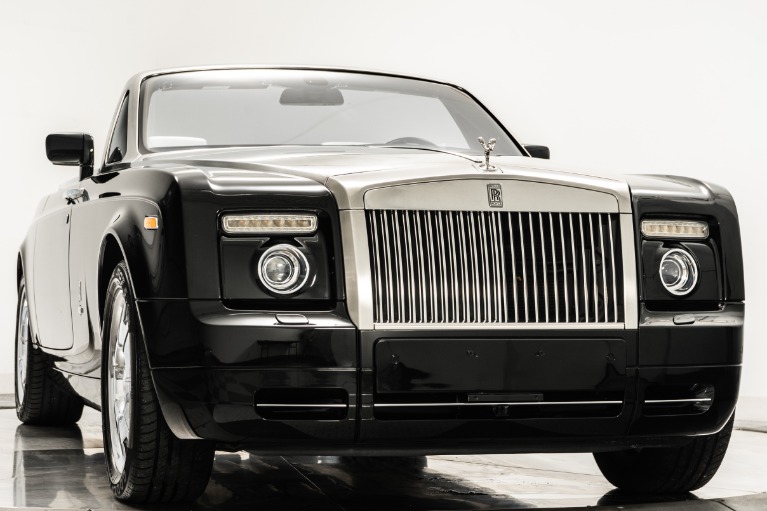 Diamond Black Rolls-Royce Phantom Drophead Coupe with Creme Light
