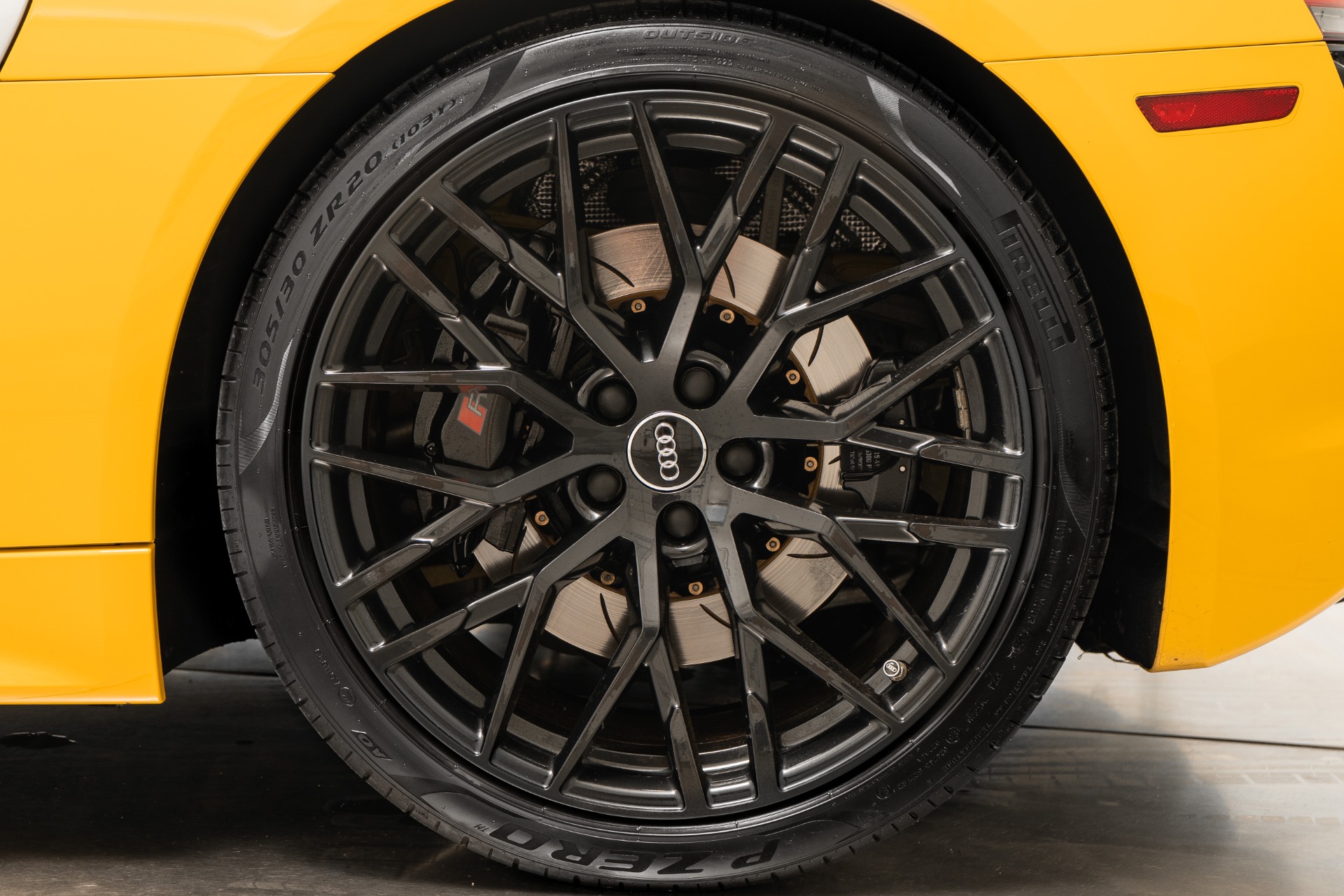 ホットウィール　2018 アウディ R8 スパイダー イエロー　8カーパック限定 マルチパック限定カラー ホットウィール アウディ R8 スパイダー