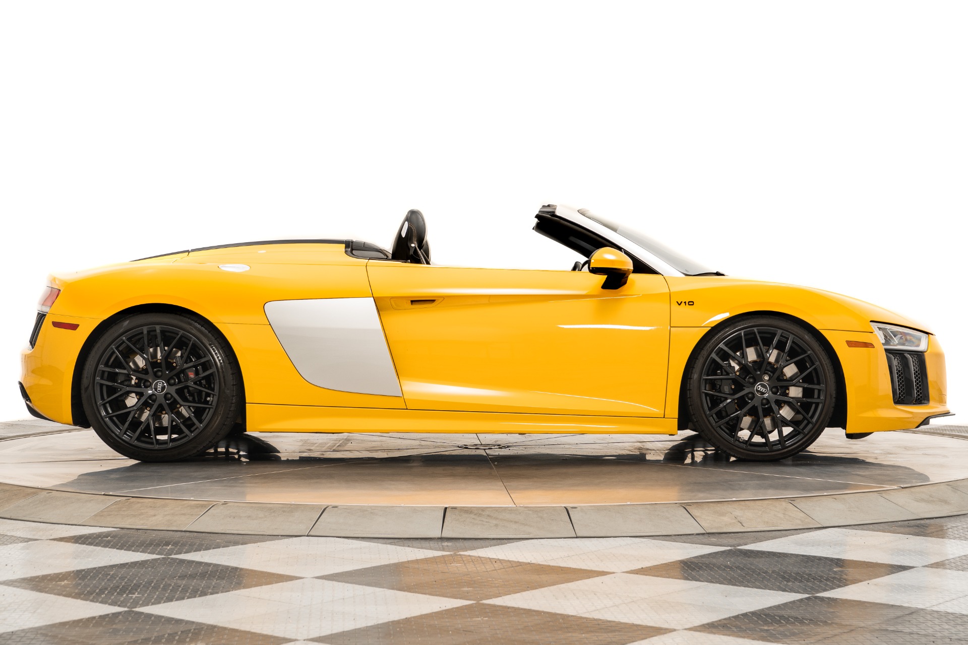 Audi R8 Spyder V10 イエロー ミニカー - メルカリ