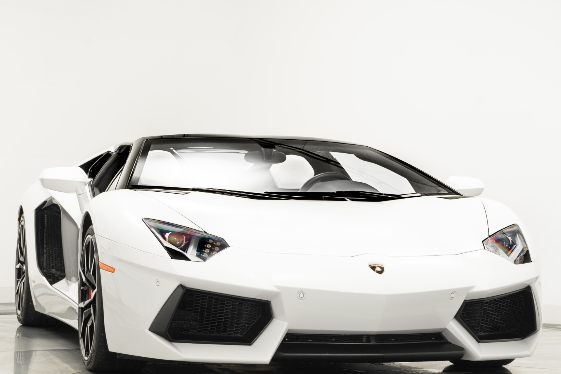 Bianco Isis Lamborghini Aventador LP 700-4 Roadster with Bianco