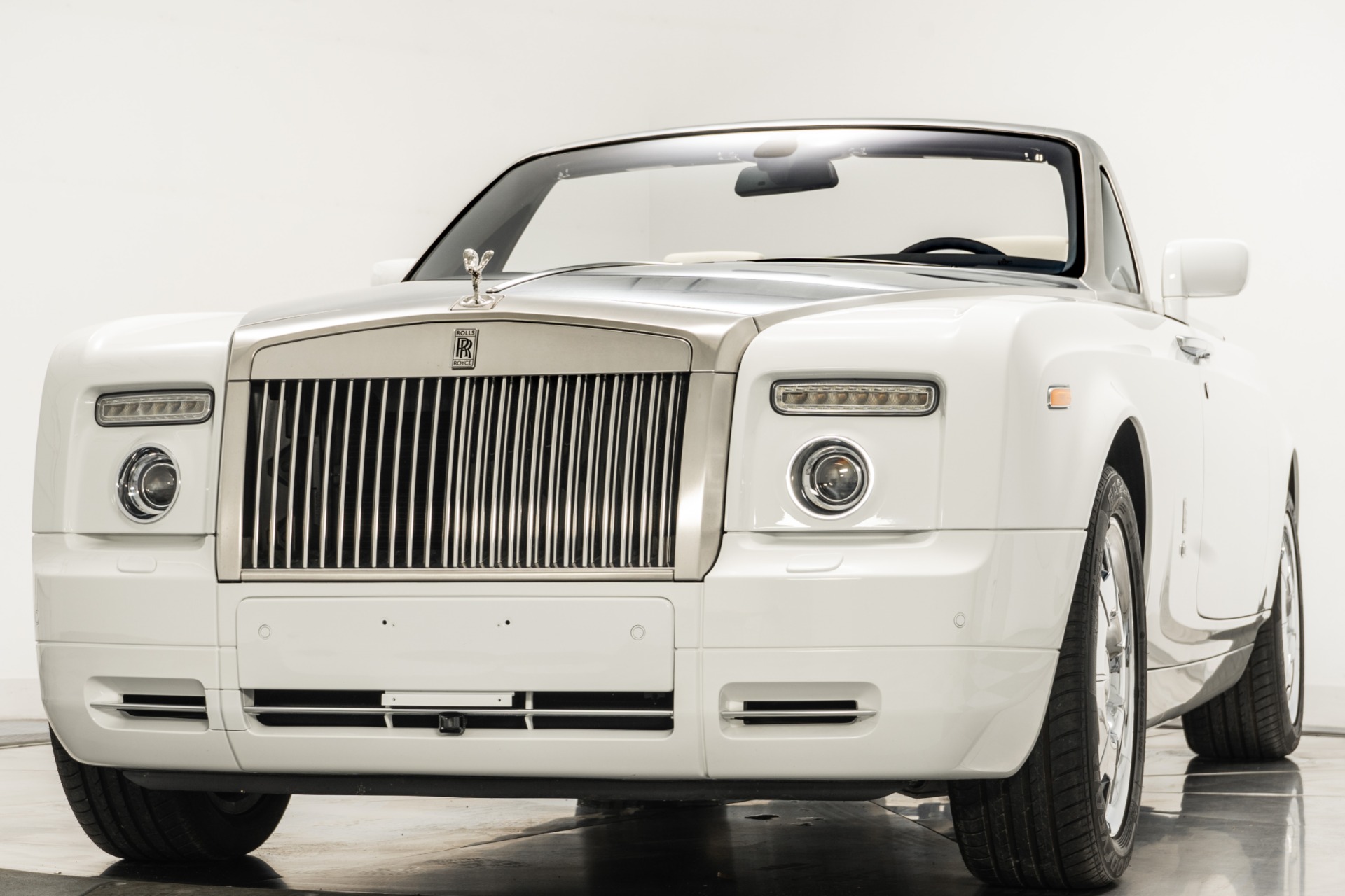 Rolls Royce Phantom Drophead Coupe English White with Silver