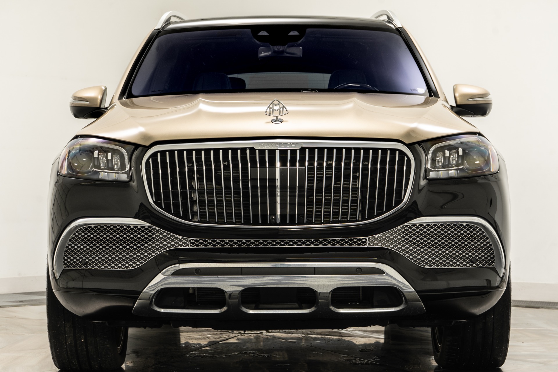 Obsidian Black Metallic/Kalahari Gold Metallic Mercedes-Benz