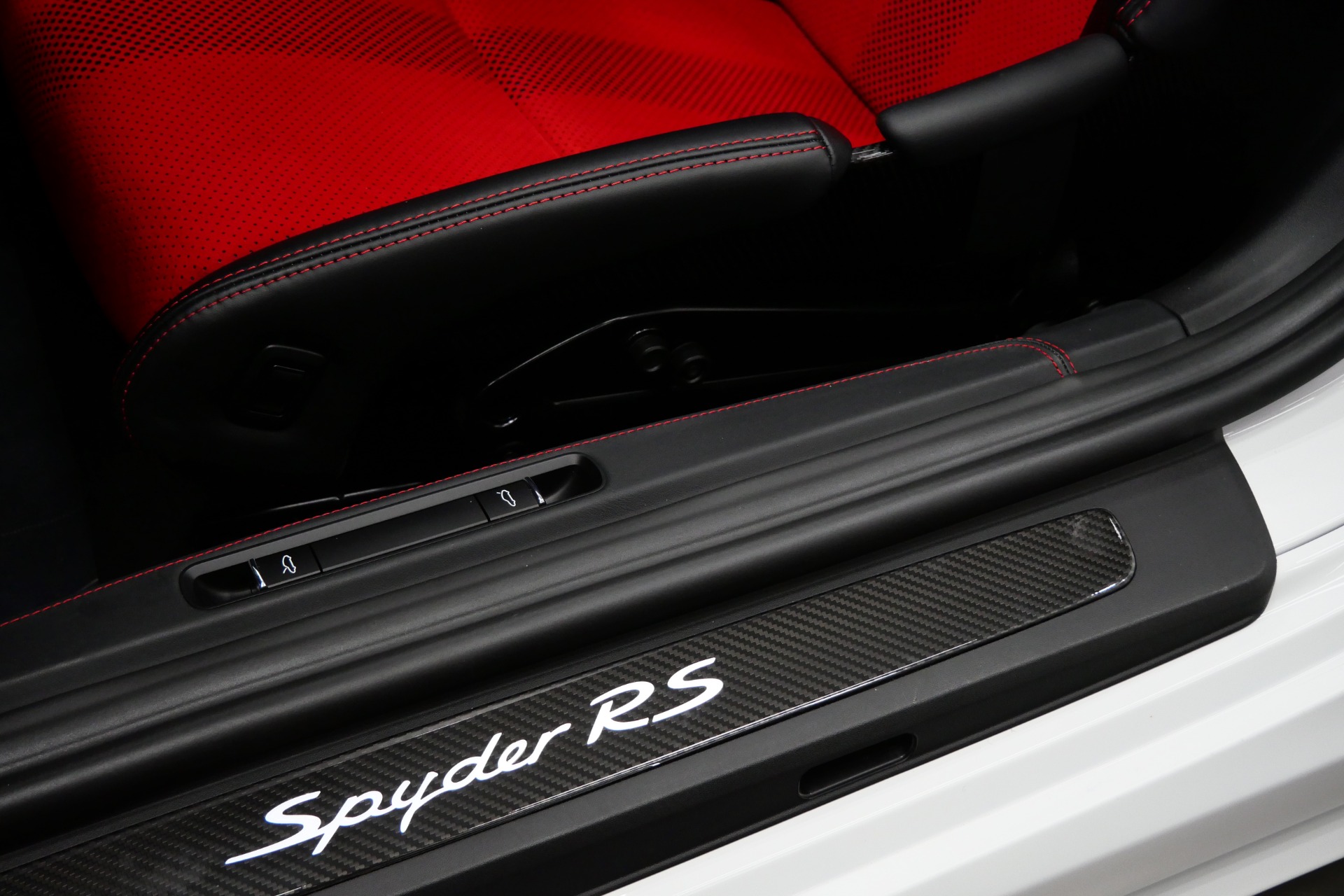 2024 Porsche Boxster Spyder photo 24