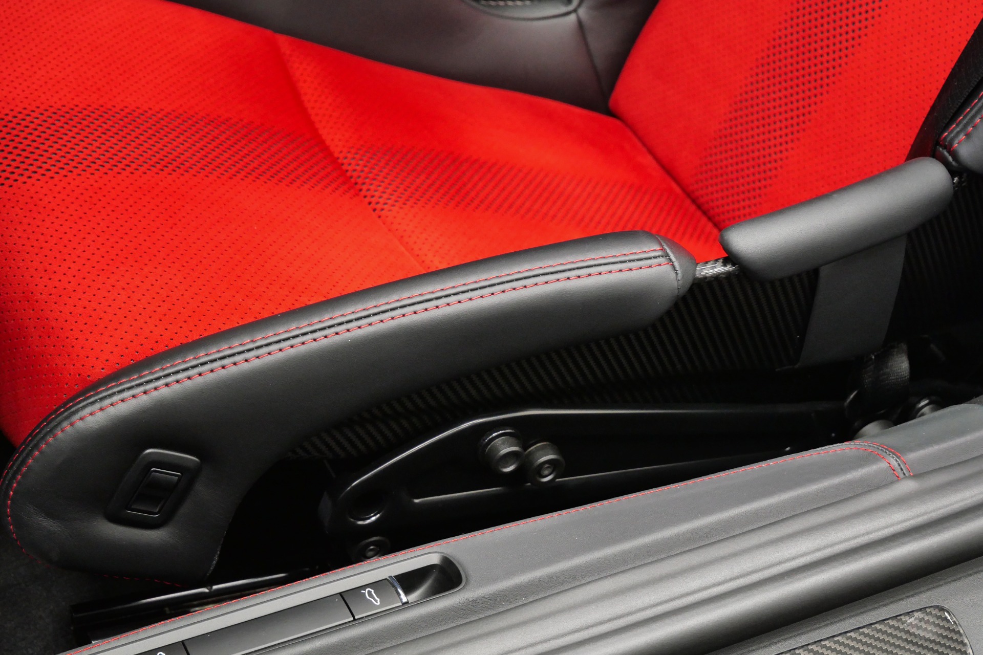 2024 Porsche Boxster Spyder photo 25