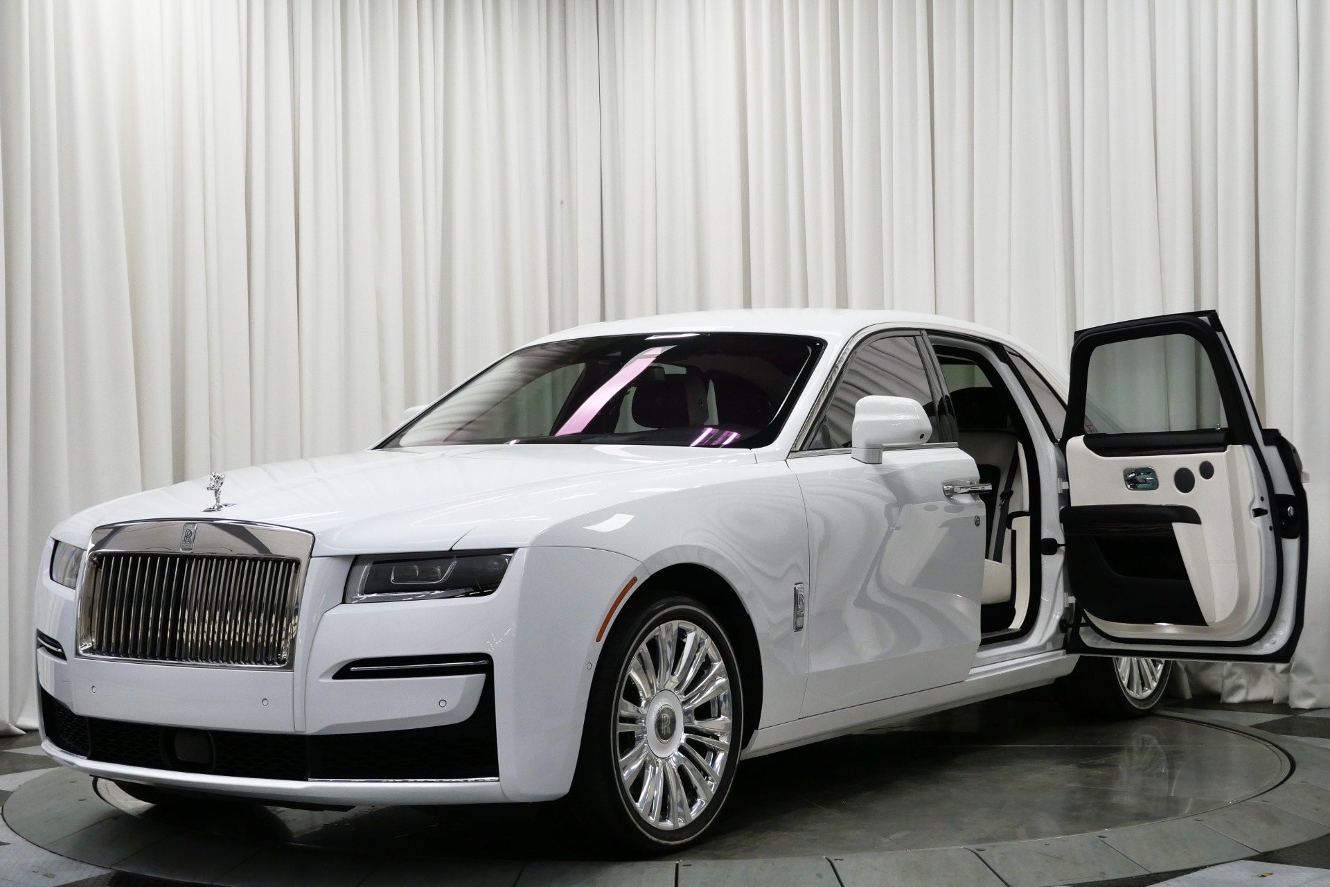 Arctic White Rolls-Royce Ghost with Black Interior For Sale