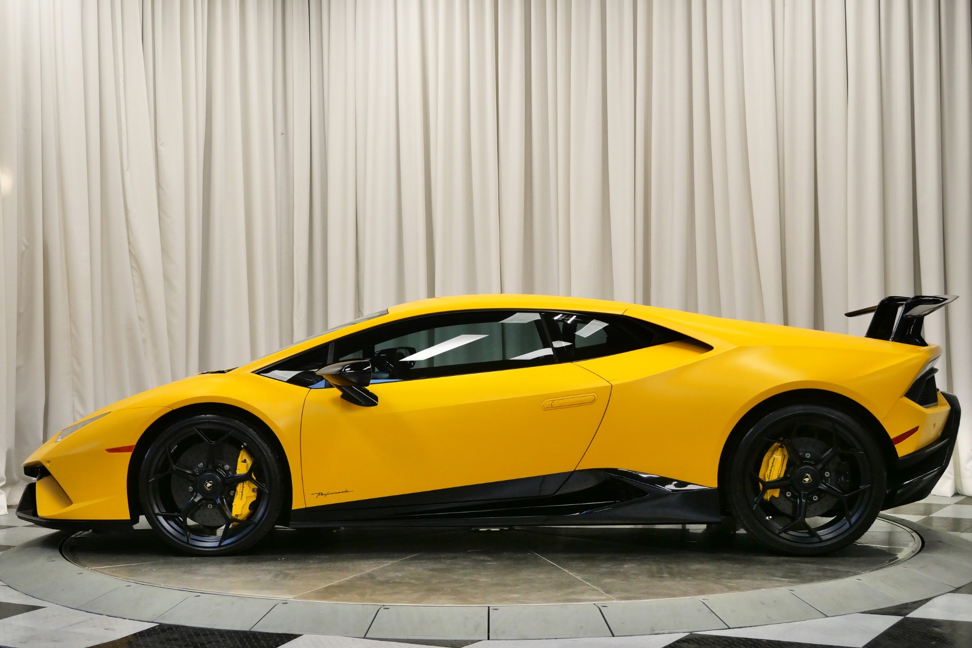Giallo Horus Matt Lamborghini Huracan LP 640-4 Performante with