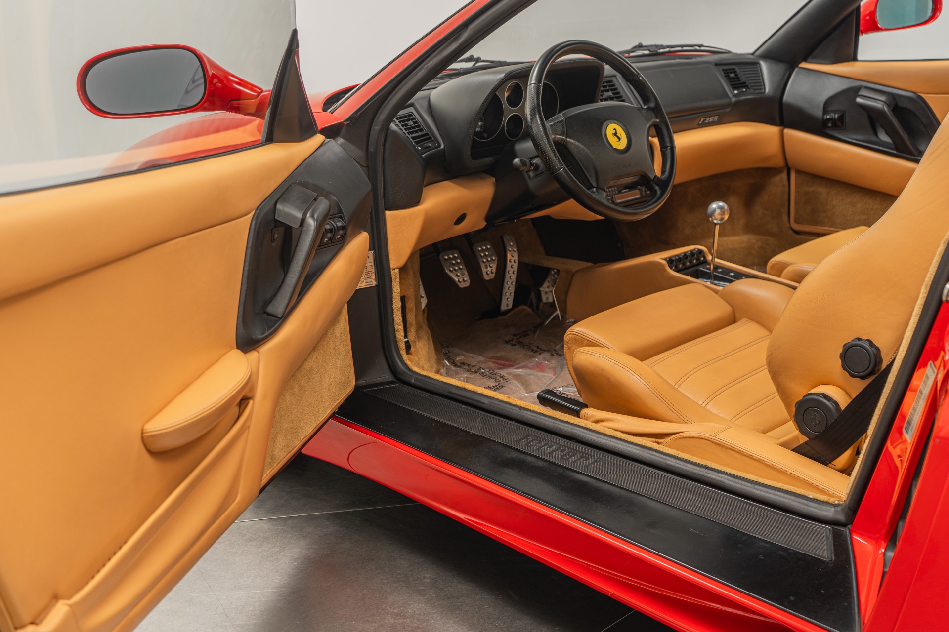 RICH品　F355 berlinettaリヤガーニッシュ（純正品） RICH品 F355 berlinettaリヤガーニッシュ（純正品） 稀少