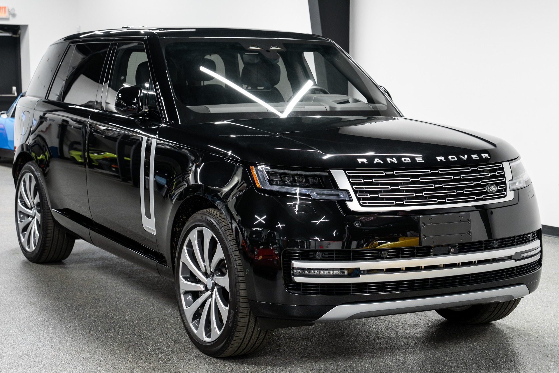 Santorini Black Metallic Land Rover Range Rover P530 Autobiography