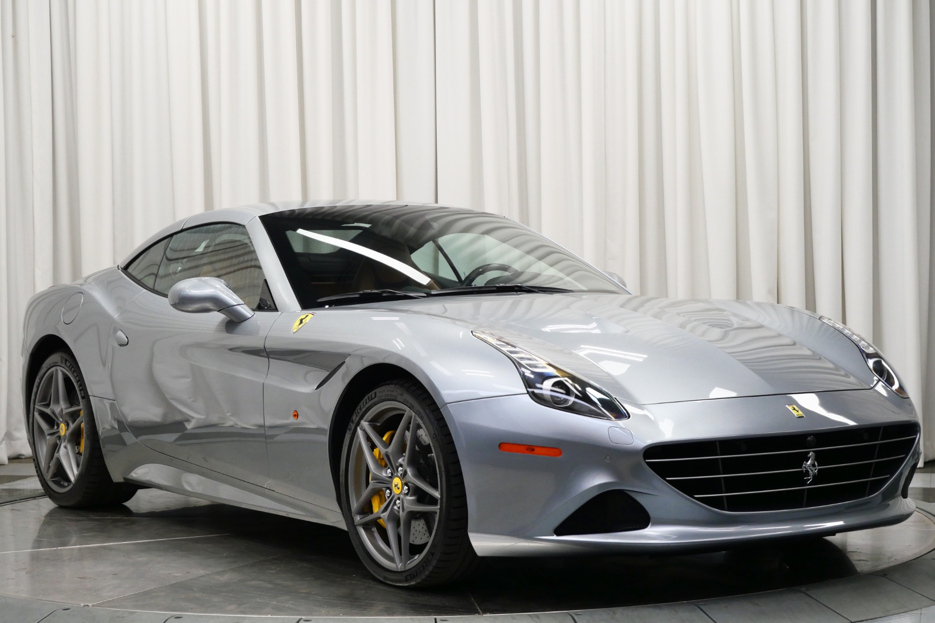 Grigio Titanio Ferrari California T Handling Speciale with Beige