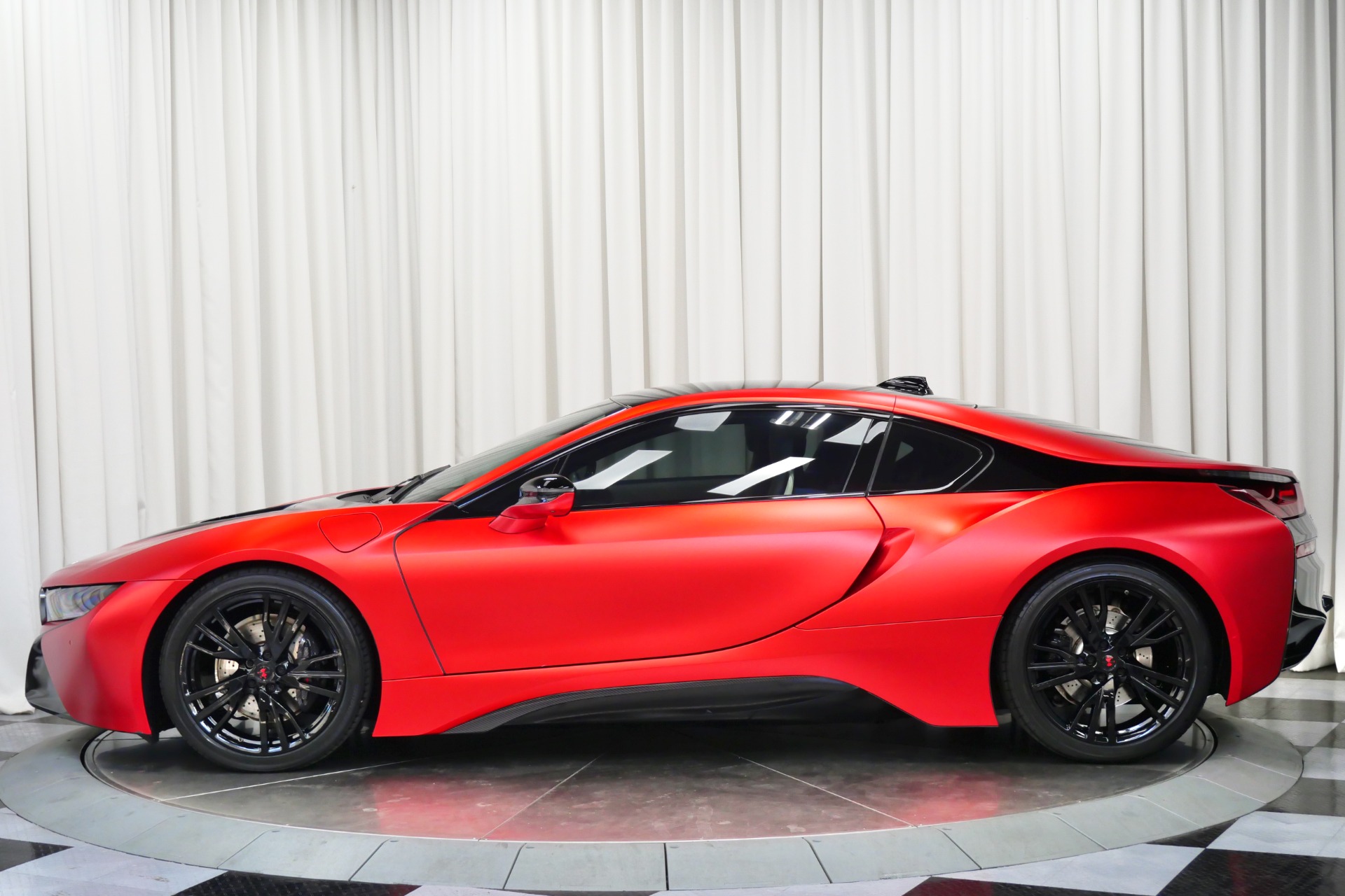 Sophisto Grey Metallic w/ Frozen Grey Accent BMW i8 Pure Impulse