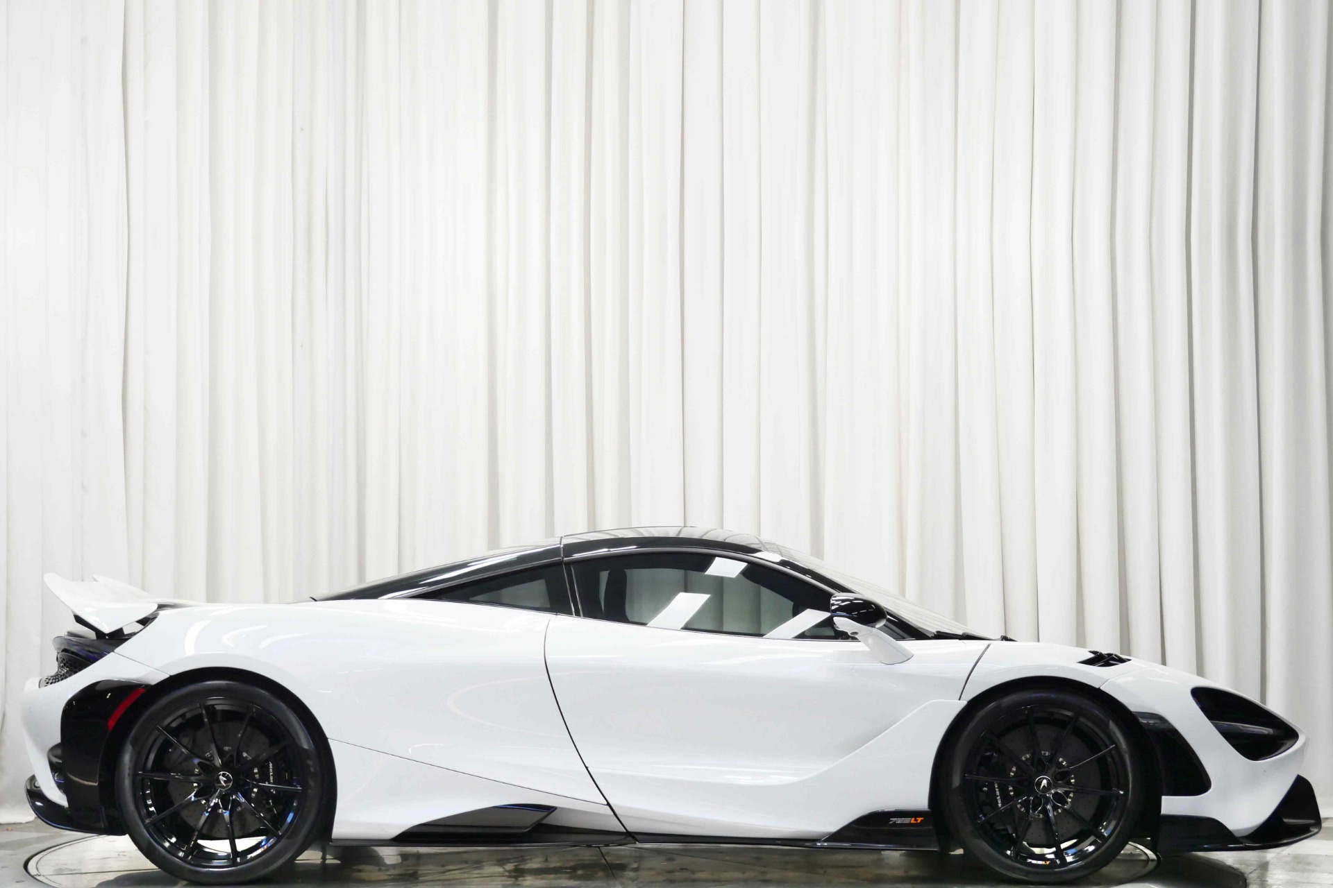 【底値限界価格】Cadenza Arca【ホワイトオーク】 White McLaren 765LT with Carbon Black Interior For Sale - Stock
