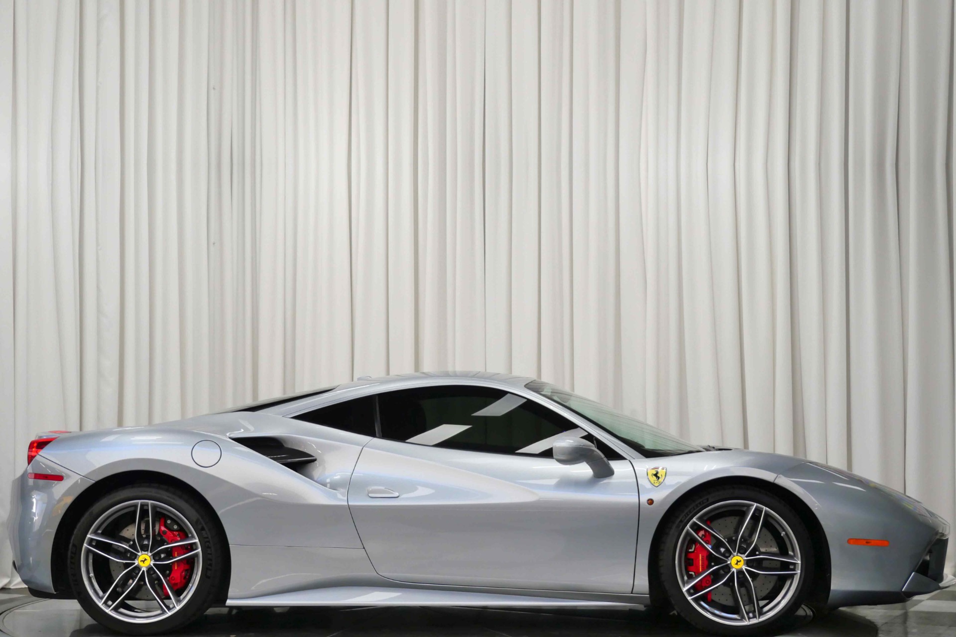 2018 Ferrari 488 GTB photo 2