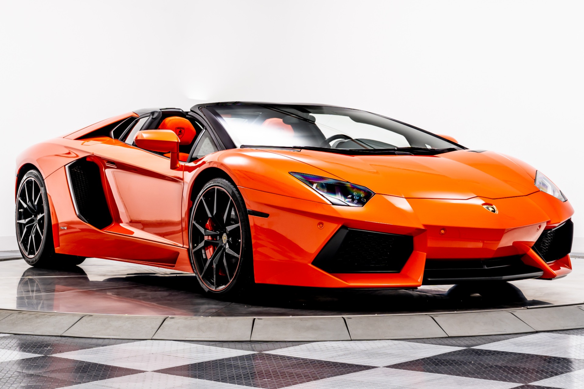 Arancio Argos Pearl Lamborghini Aventador LP 700-4 Roadster with