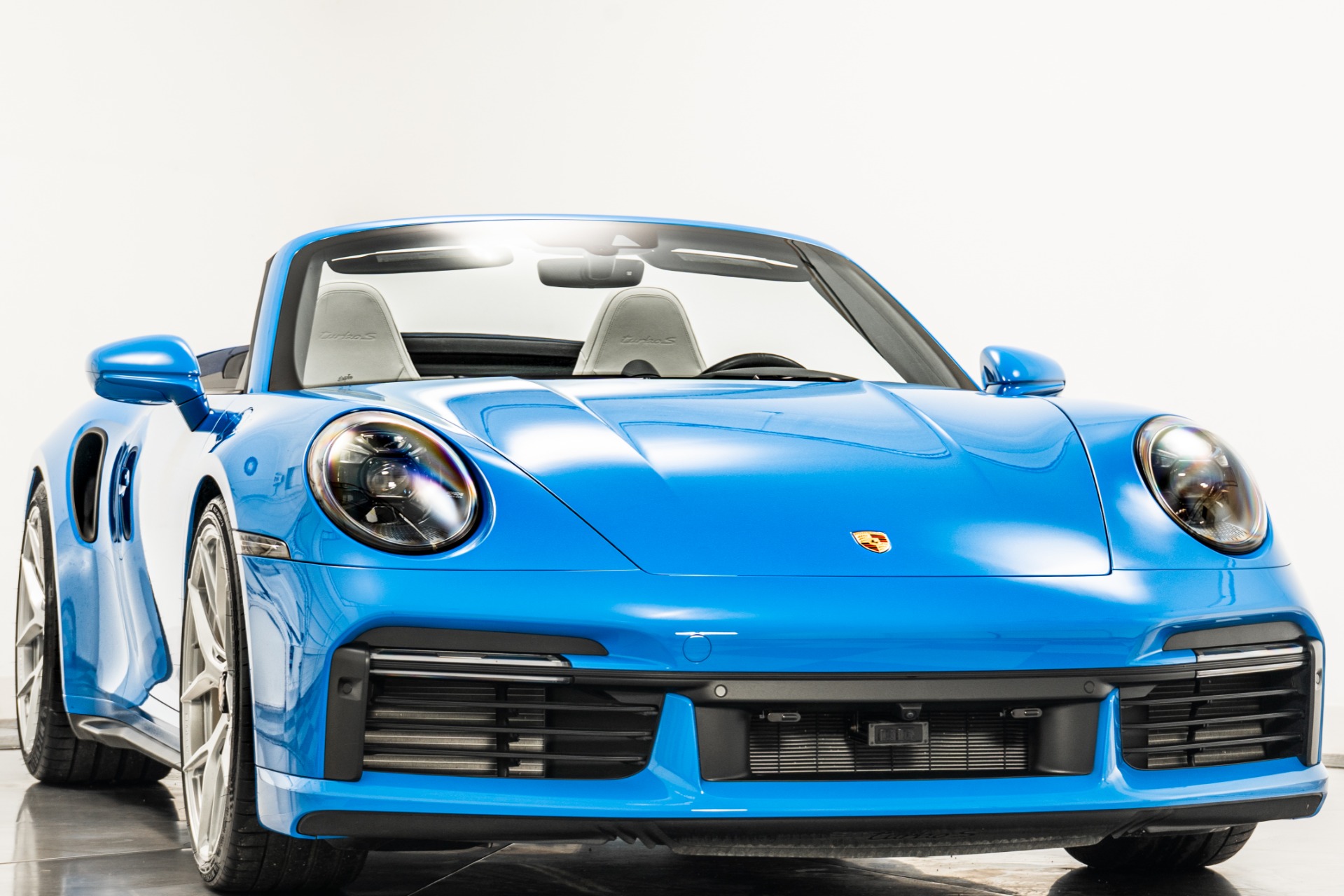 2022 Porsche 911 Turbo S Cabriolet photo 2