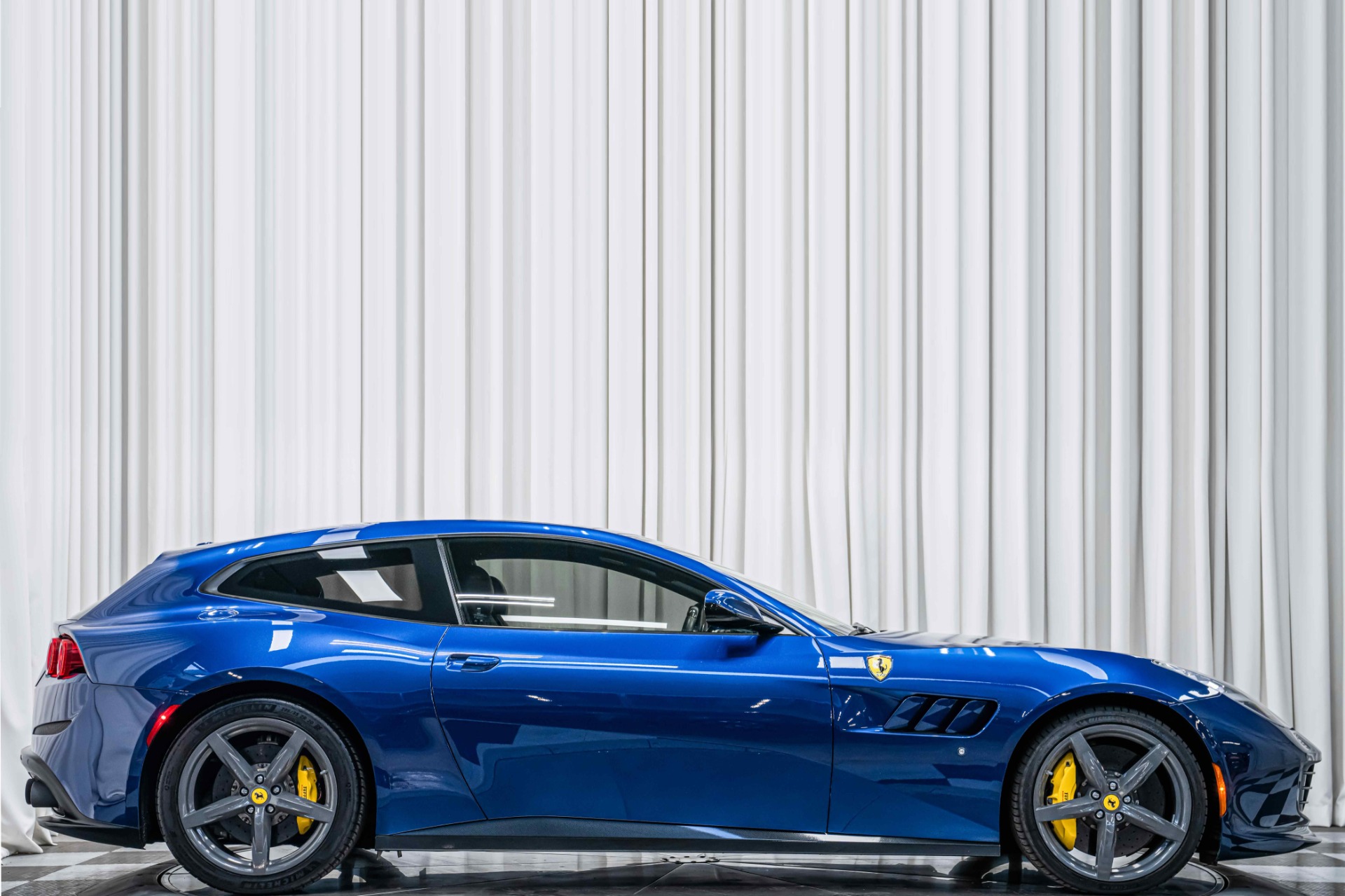 Blu Tour De France Ferrari GTC4Lusso -V12, Daytona Seats, Carbon