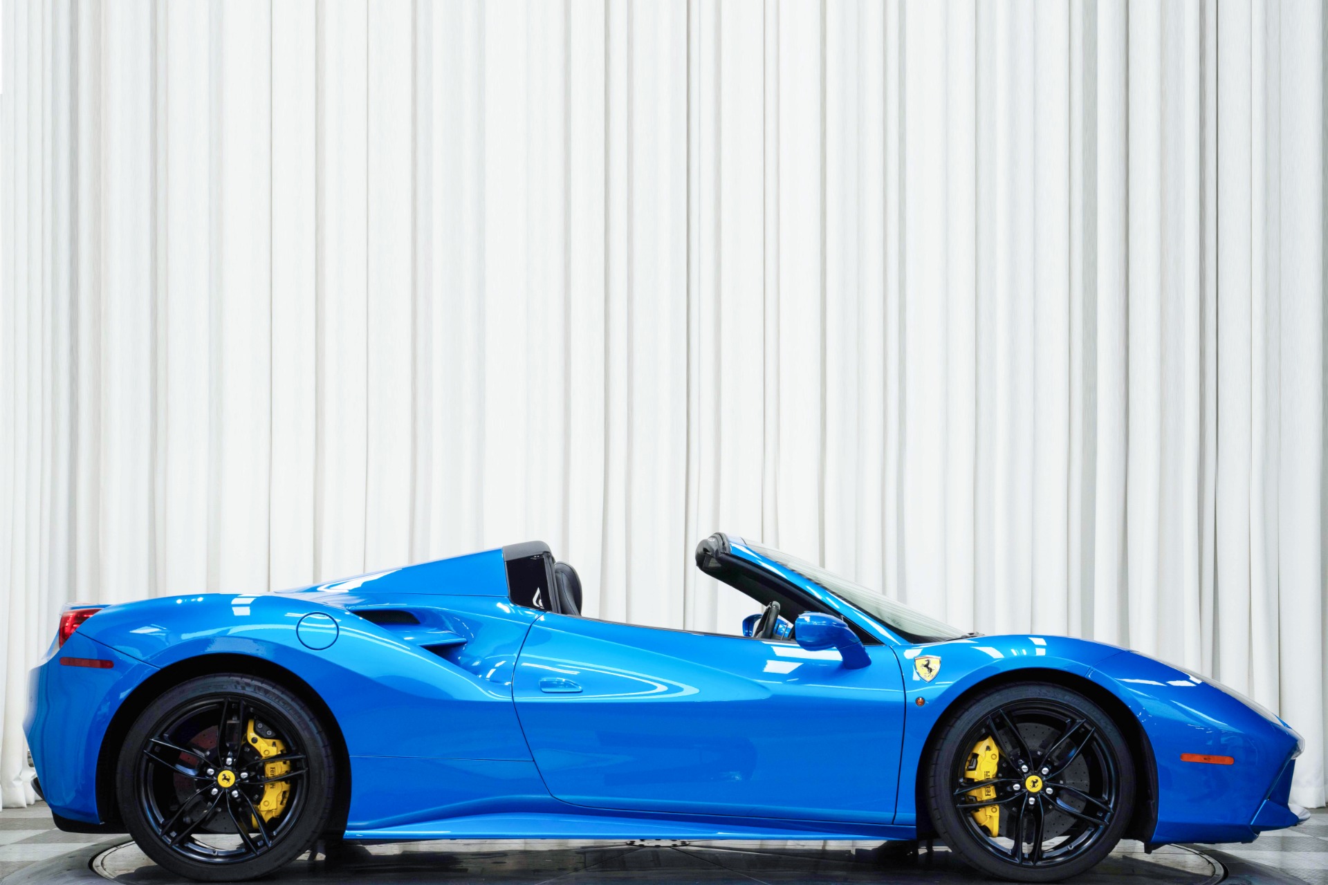 2017 Ferrari 488 Spider photo 2